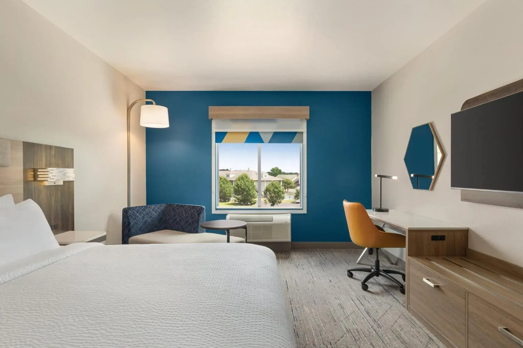 King Room - Hearing Accessible in Holiday Inn Express & Suites Bessemer - Birmingham SW by IHG King Room - Hearing Accessible in Holiday Inn Express & Suites Bessemer - Birmingham SW by IHG