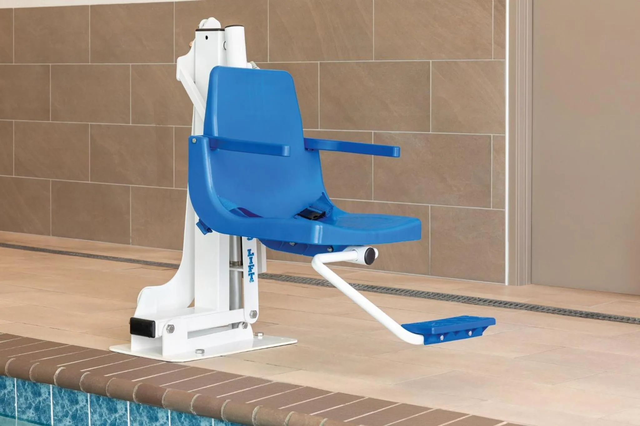 Swimming pool in Holiday Inn Express & Suites Bessemer - Birmingham SW by IHG