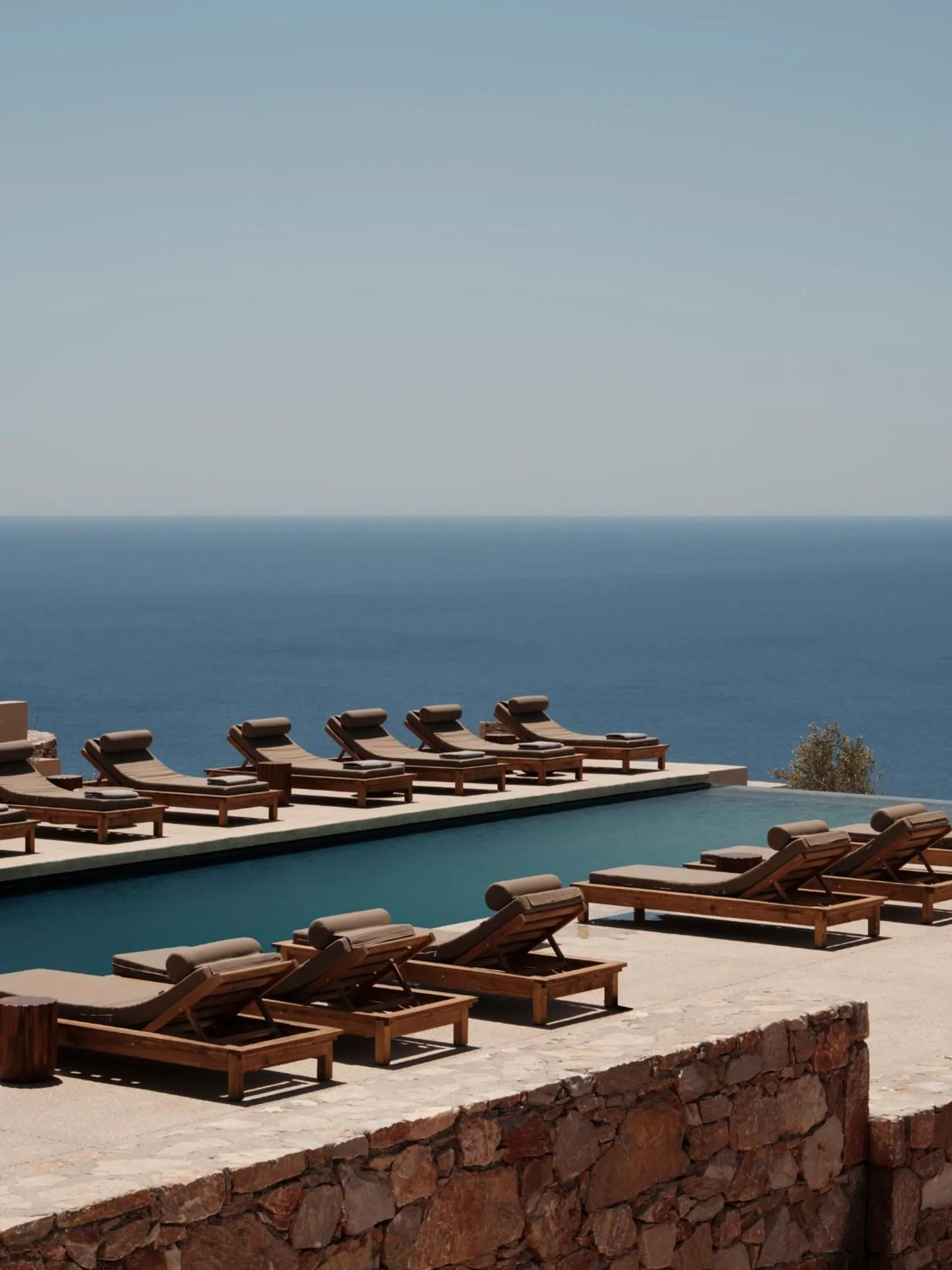 Swimming pool in Gundari