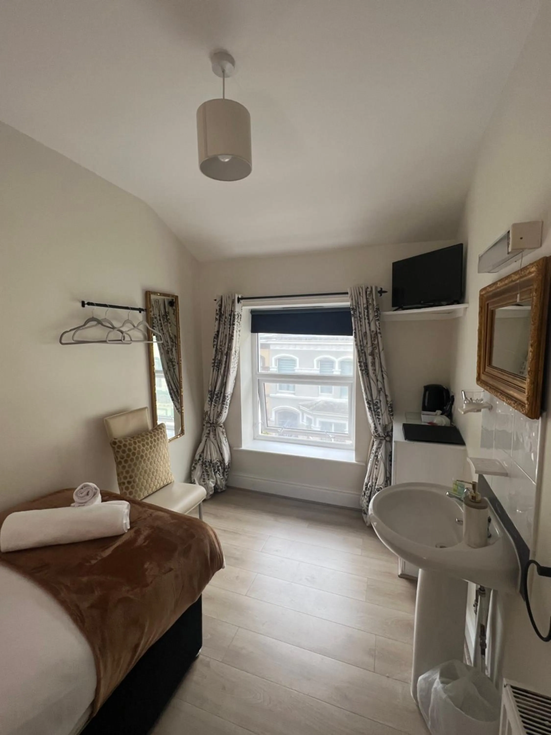 Photo of the whole room in Elizabeth Grace House