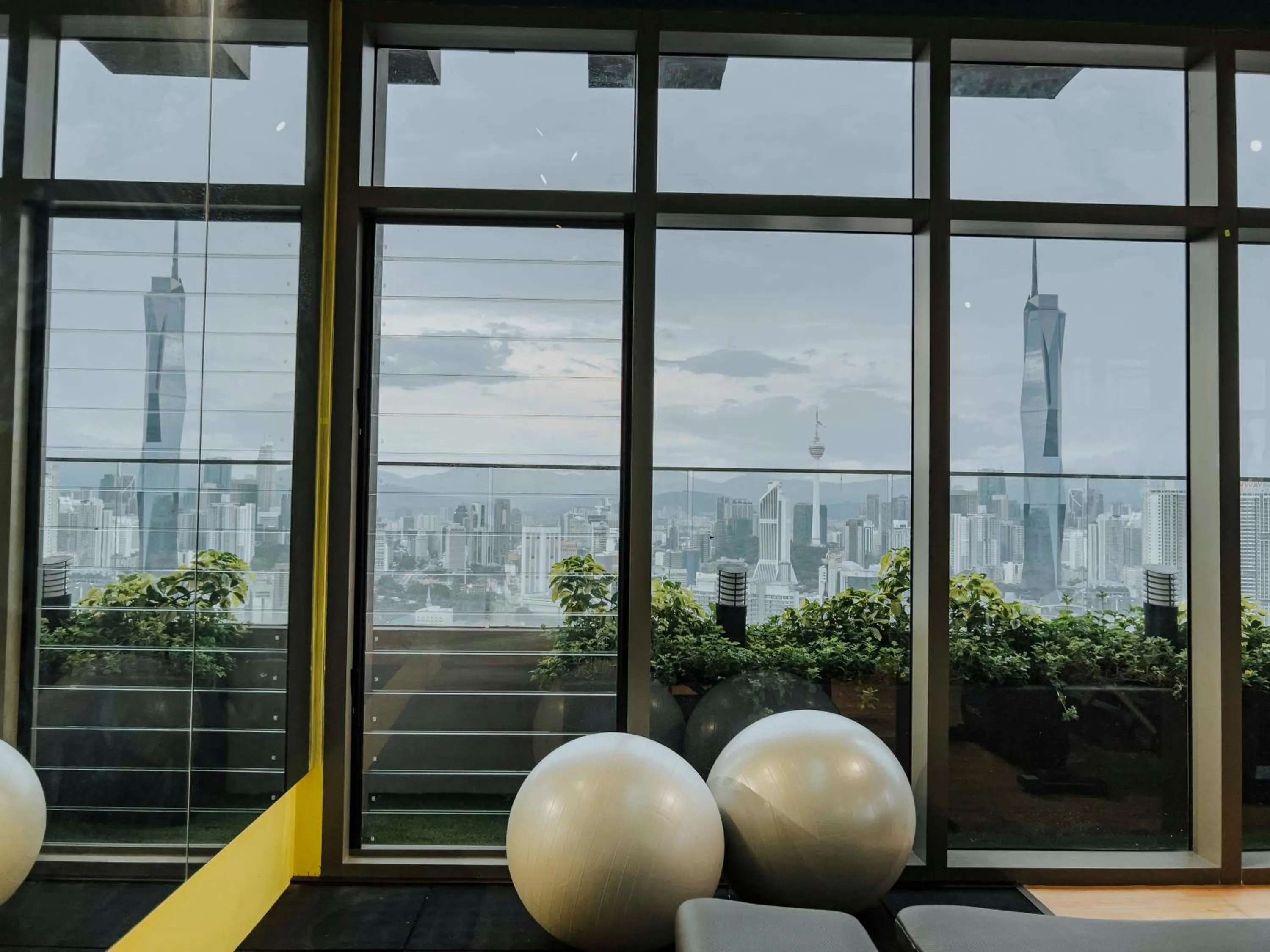 Sky Pool Suites KL Sentral - Riveria City