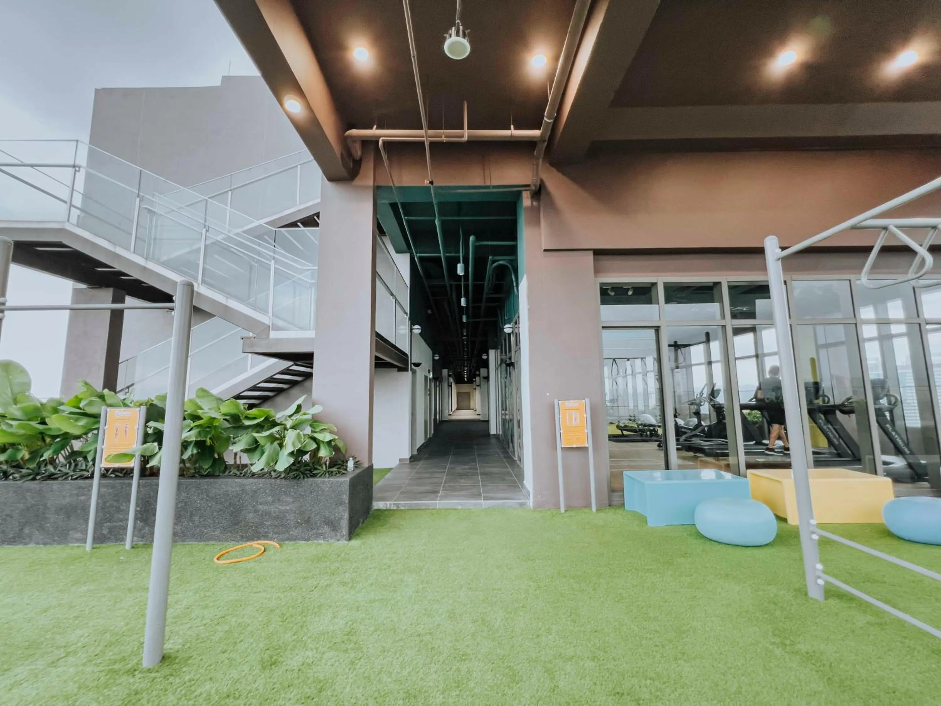 Sky Pool Suites KL Sentral - Riveria City