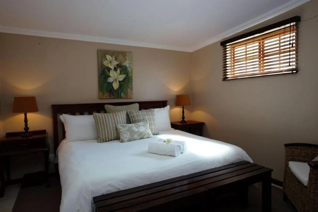 Shower, Bed in Celtis Country Lodge & Restaurant