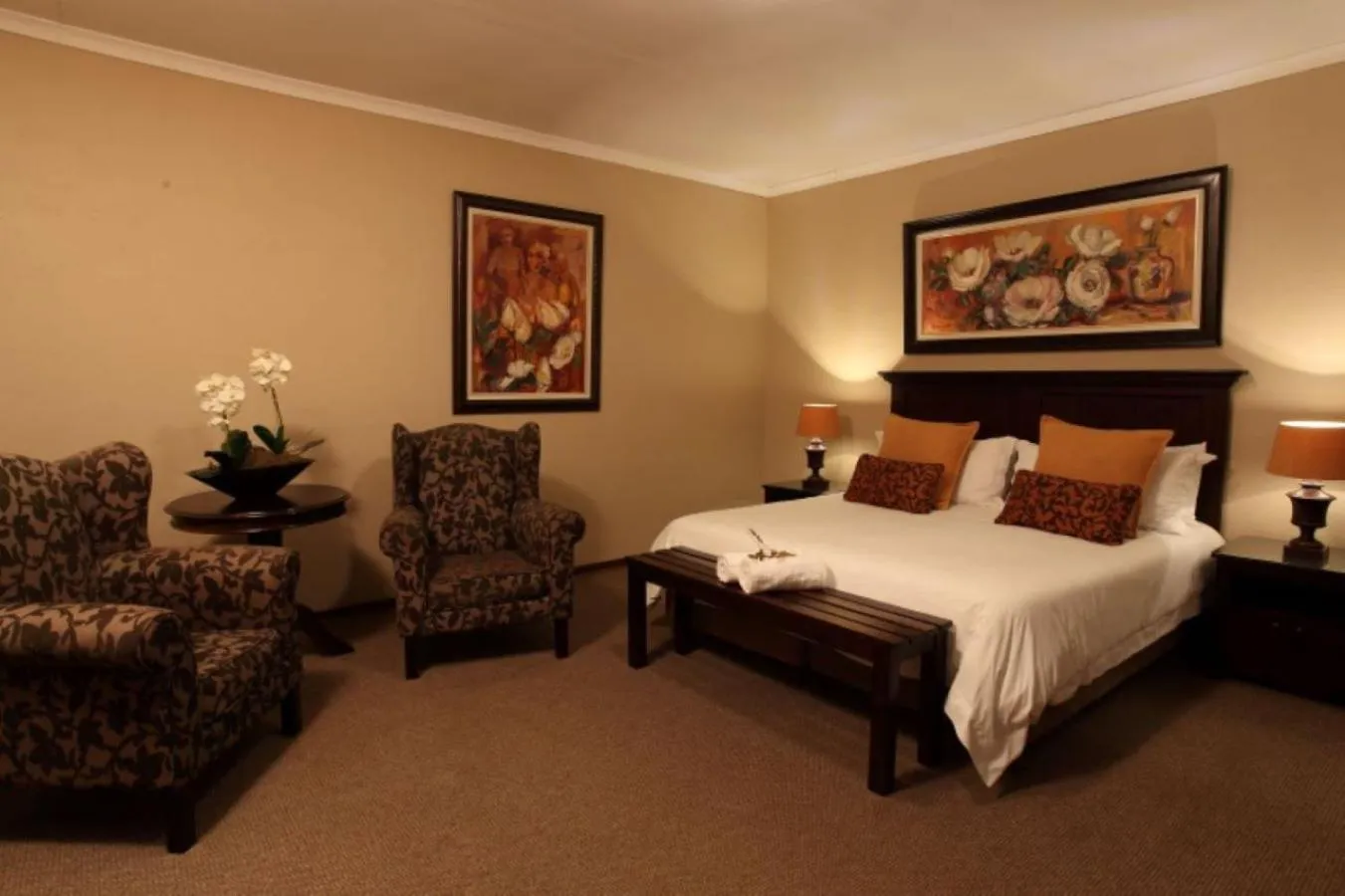 Shower, Bed in Celtis Country Lodge & Restaurant