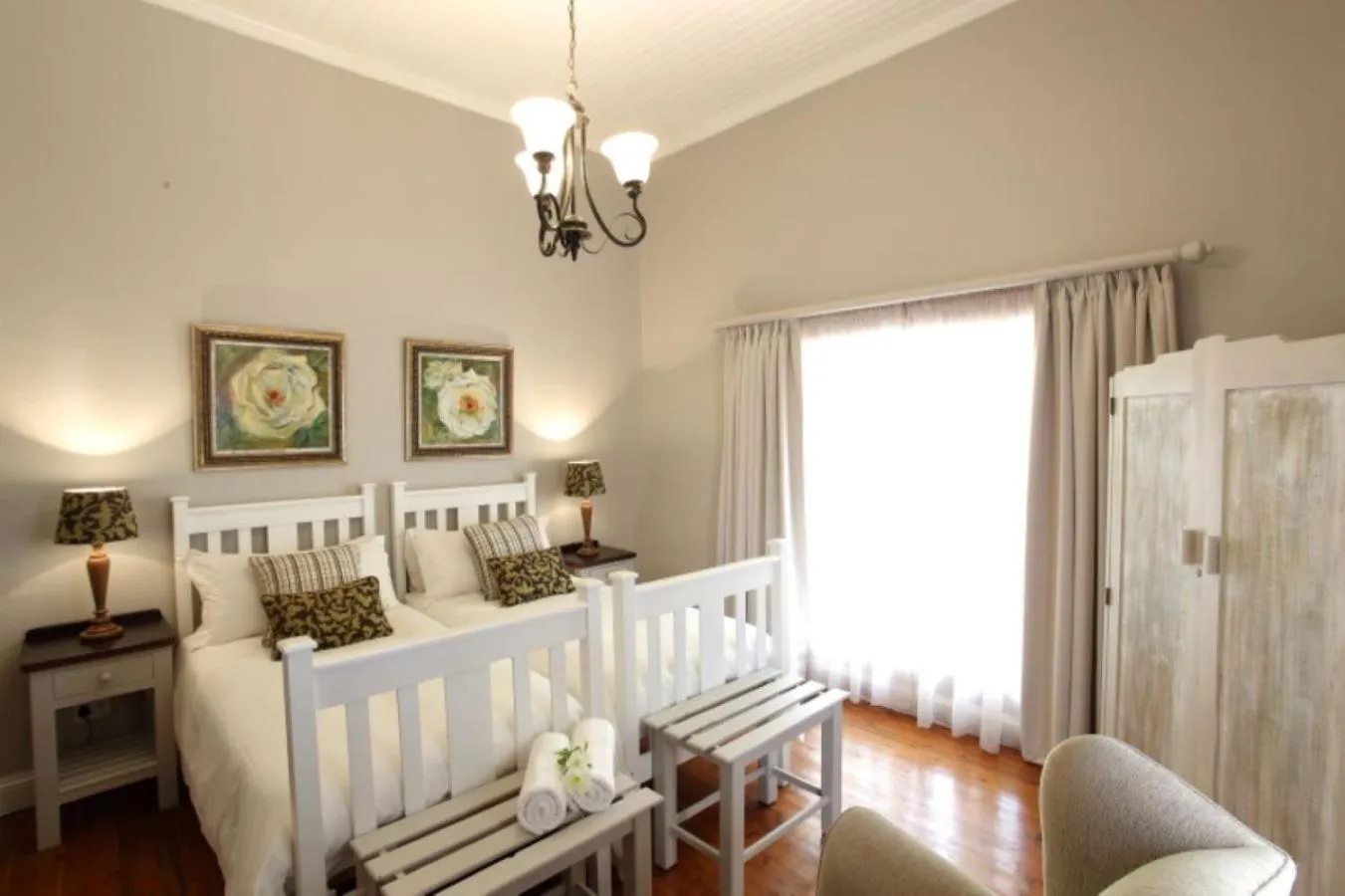 Shower, Bed in Celtis Country Lodge & Restaurant