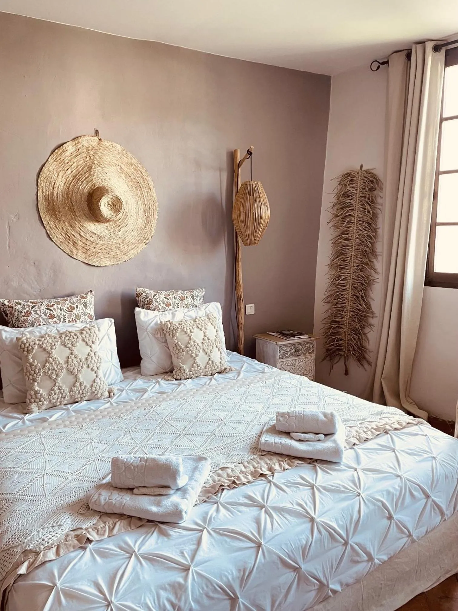 Bedroom, Bed in B&B Temps Suspendu Provence