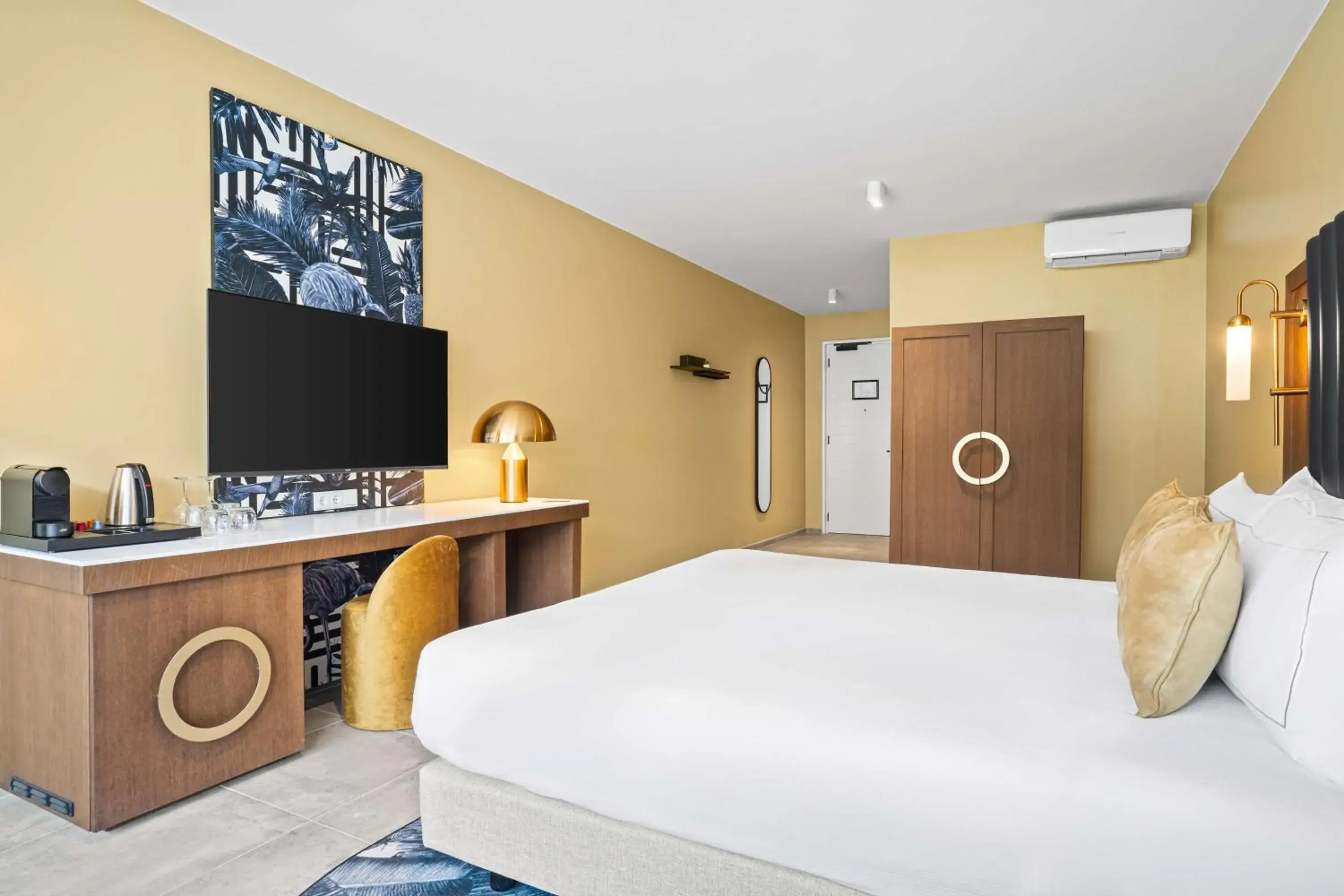 Deluxe Swim-Up King Room - single occupancy - Adults Only in The Rif At Mangrove Beach Corendon Curacao All-Inclusive, Curio by Hilton Deluxe Swim-Up King Room - single occupancy - Adults Only in The Rif At Mangrove Beach Corendon Curacao All-Inclusive, Curio by Hilton