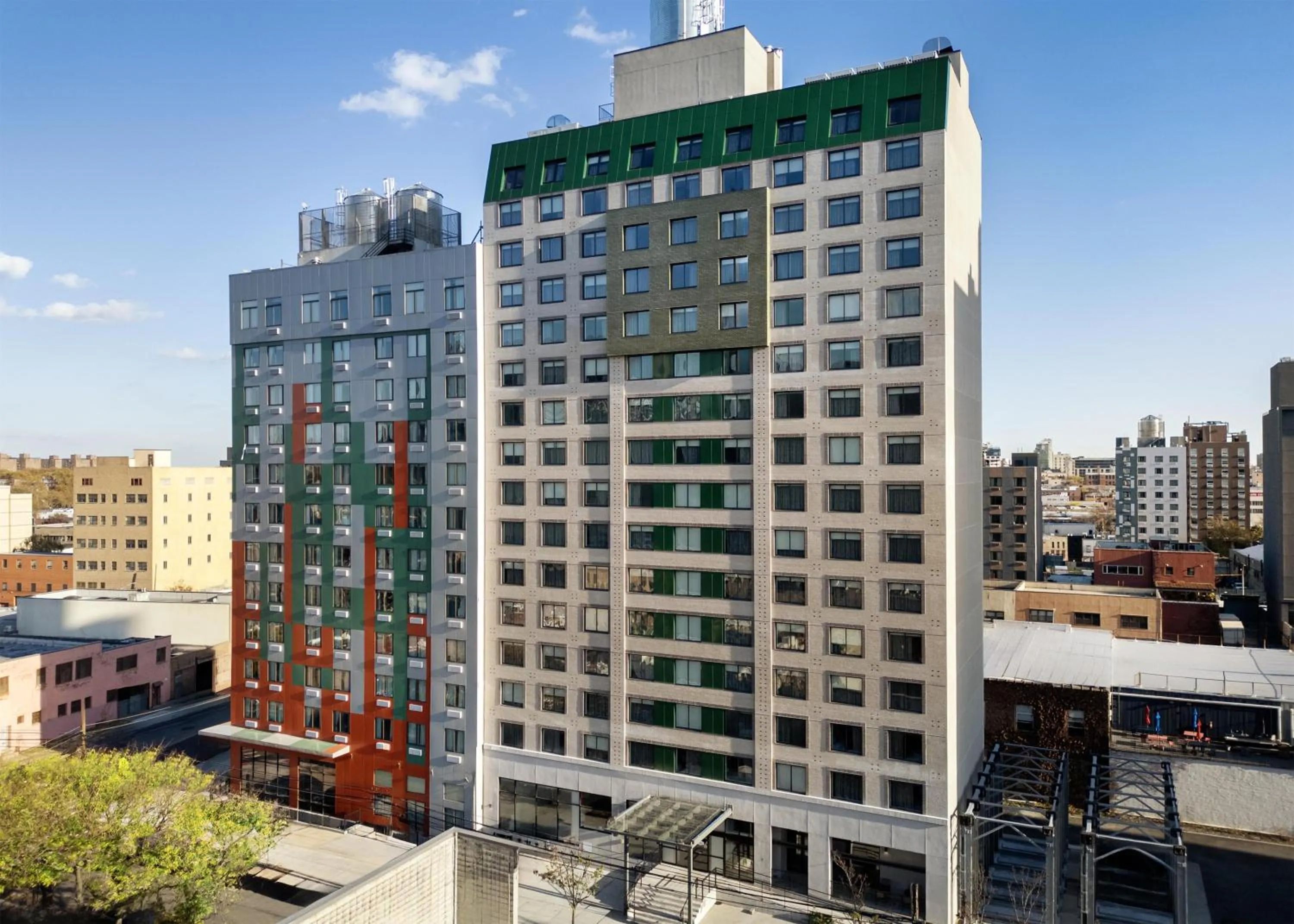 Property building in DoubleTree by Hilton Long Island City, NY