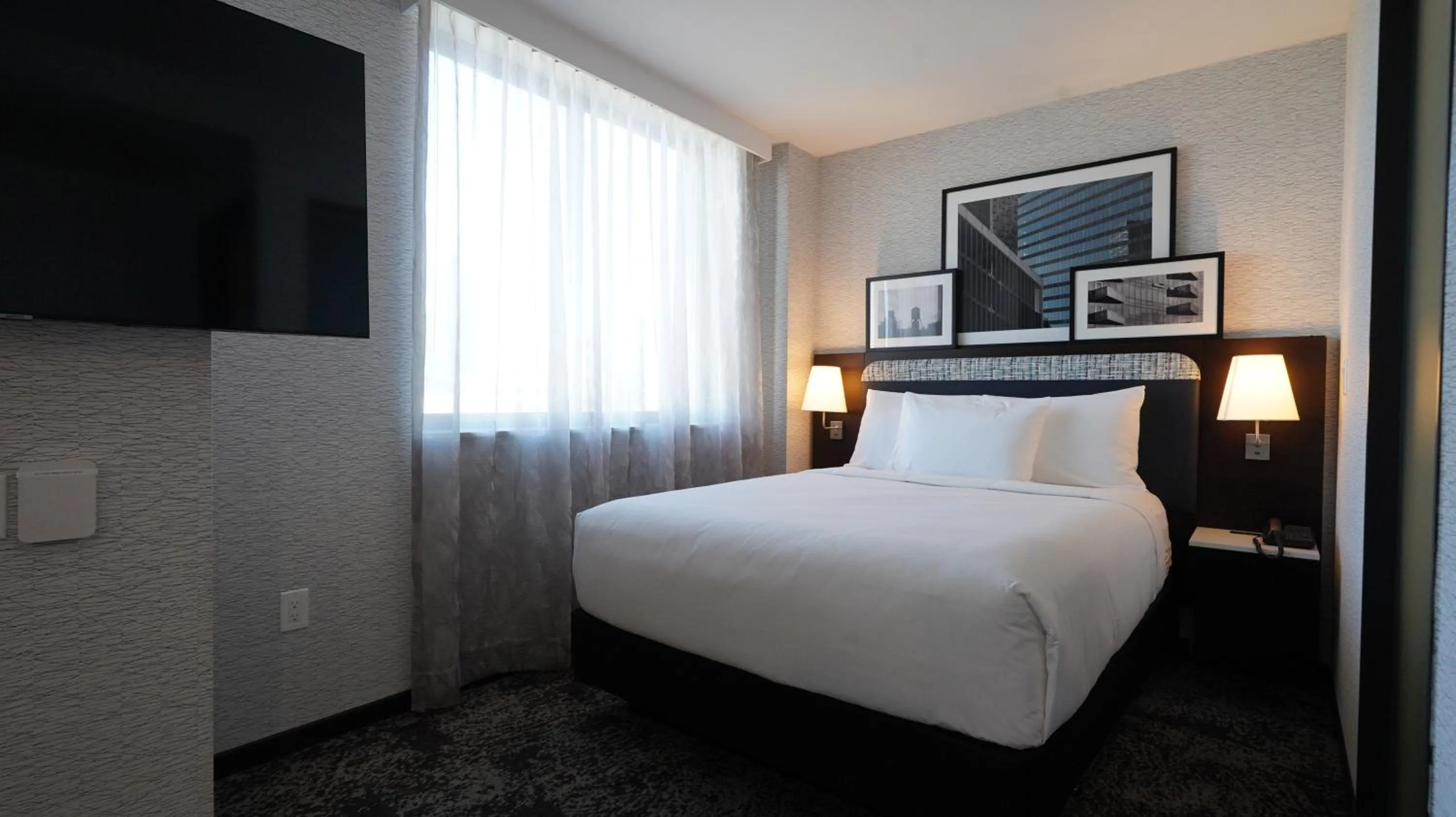 Bedroom, Bed in DoubleTree by Hilton Long Island City, NY