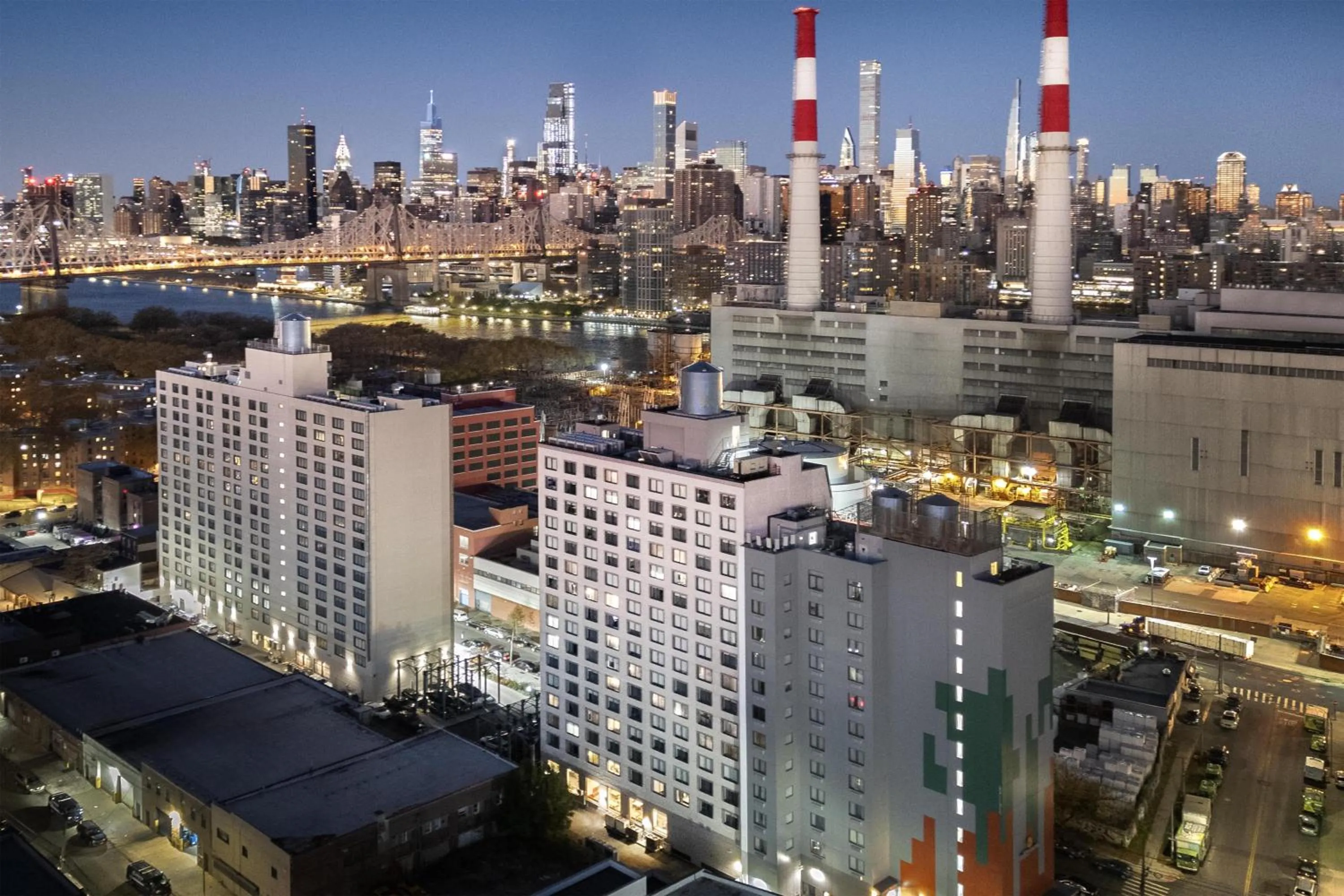 Property building in DoubleTree by Hilton Long Island City, NY