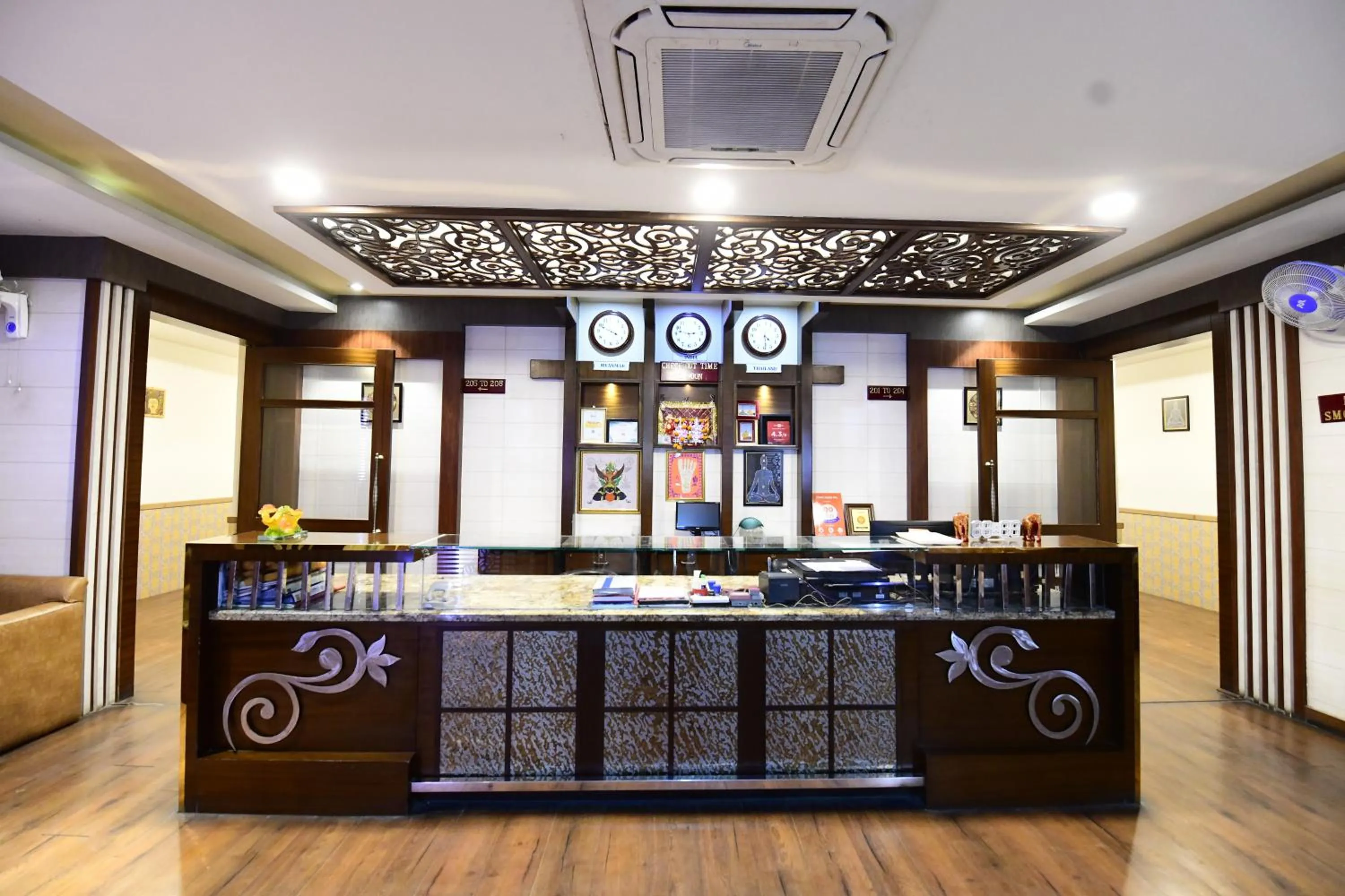 Lobby or reception in Hotel Jataka Inn