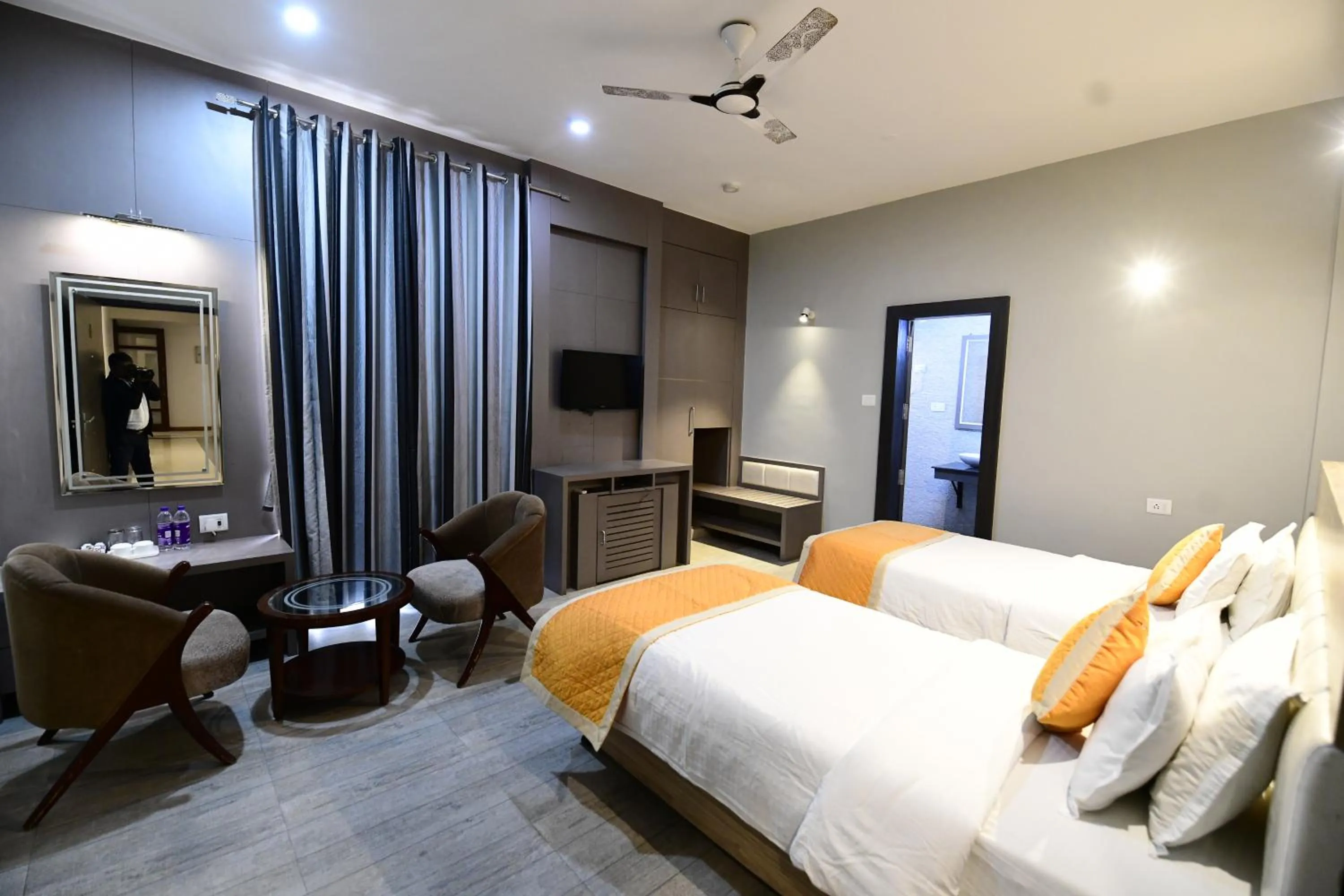 TV and multimedia, Bed in Hotel Jataka Inn