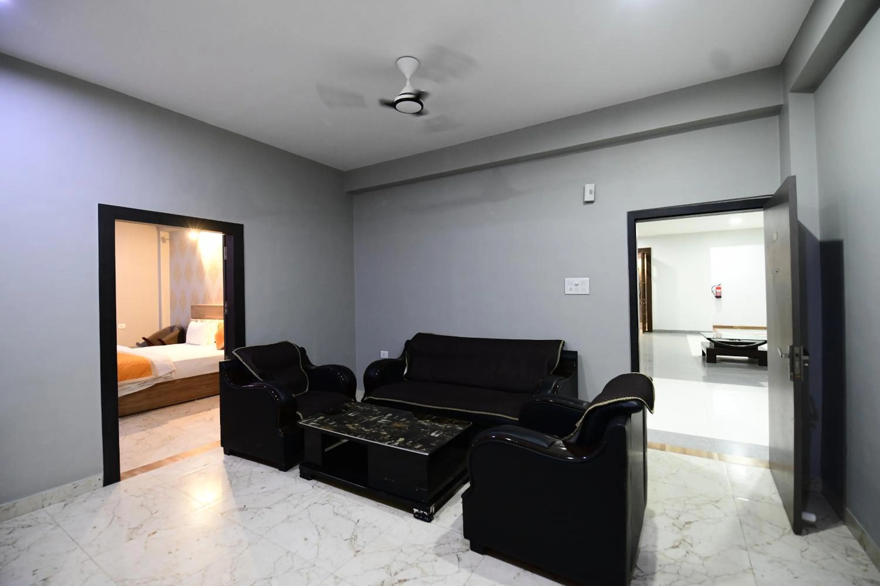 Living room, Bed in Hotel Jataka Inn