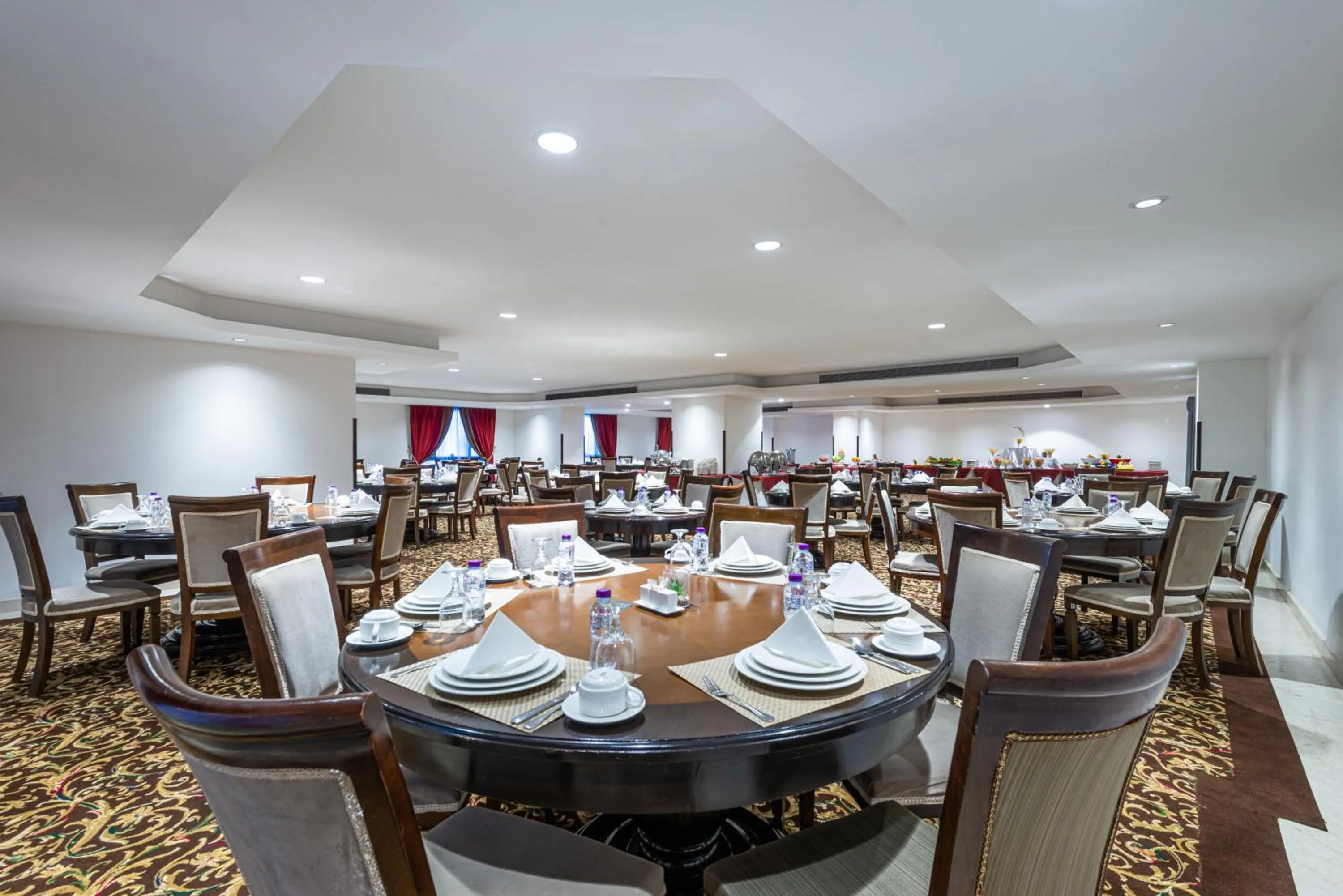 Restaurant/places to eat in Razana Al Rawdha Hotel