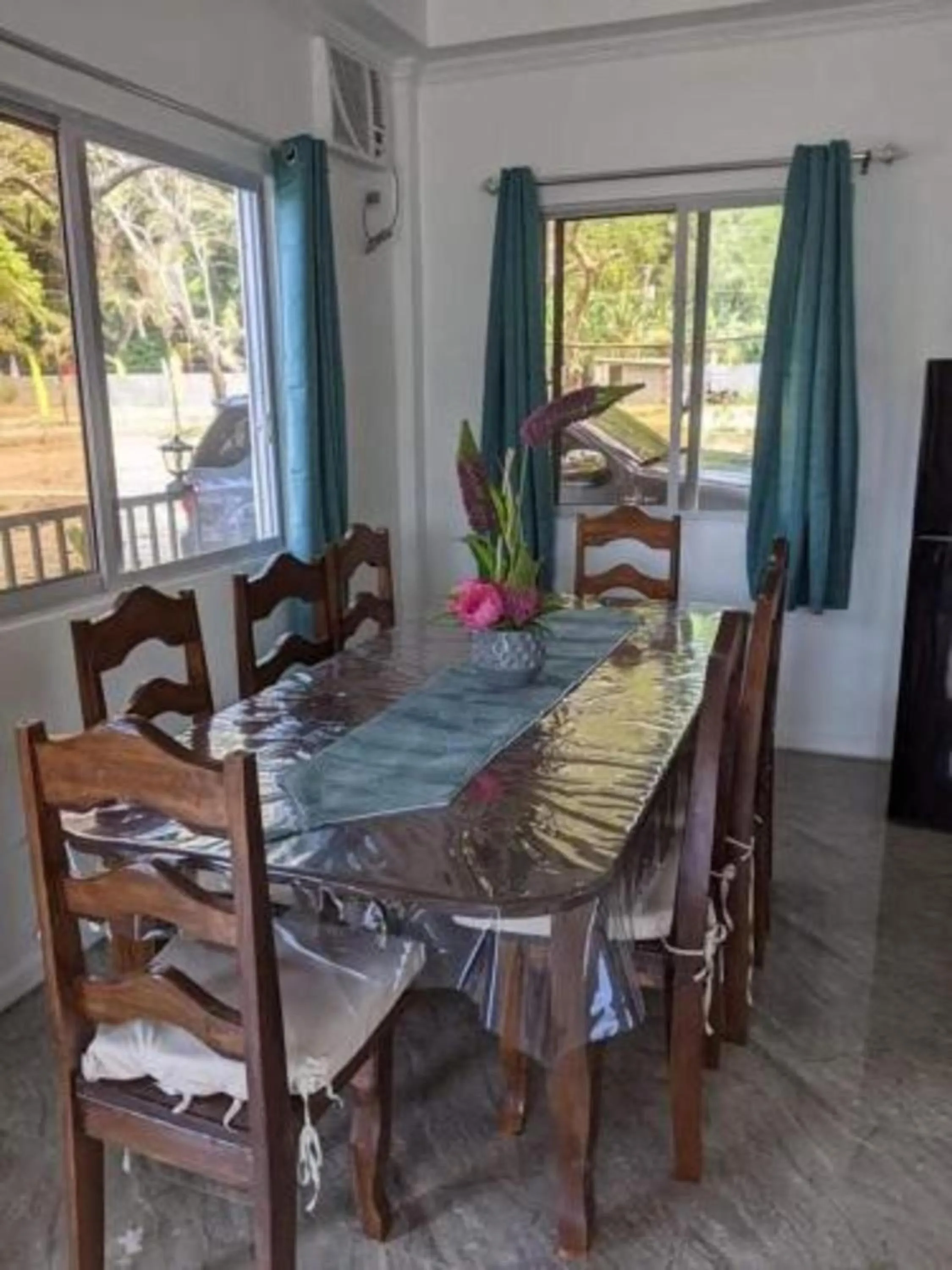 Dining area in Lopez Beach Resort