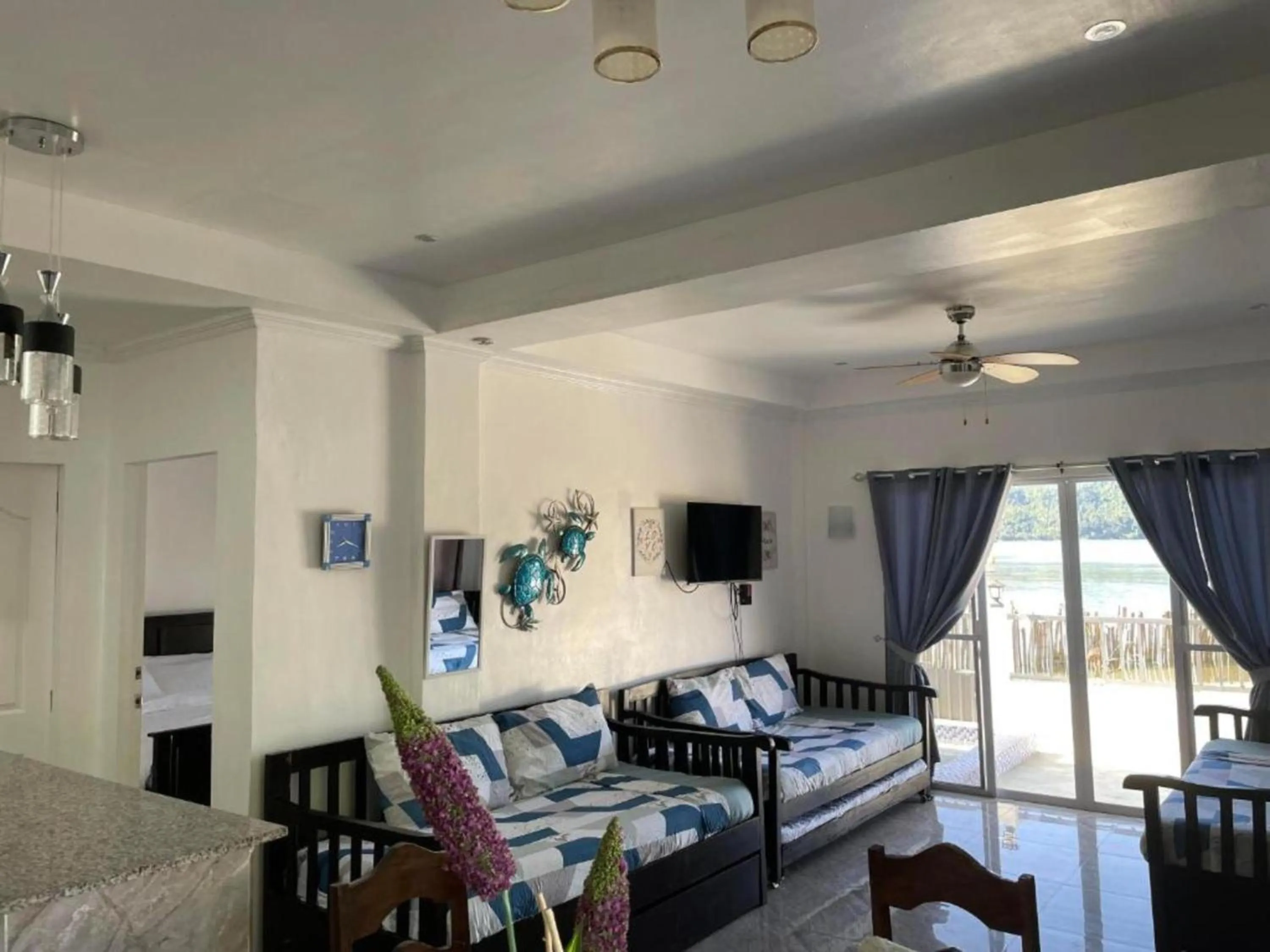 TV and multimedia, Bed in Lopez Beach Resort