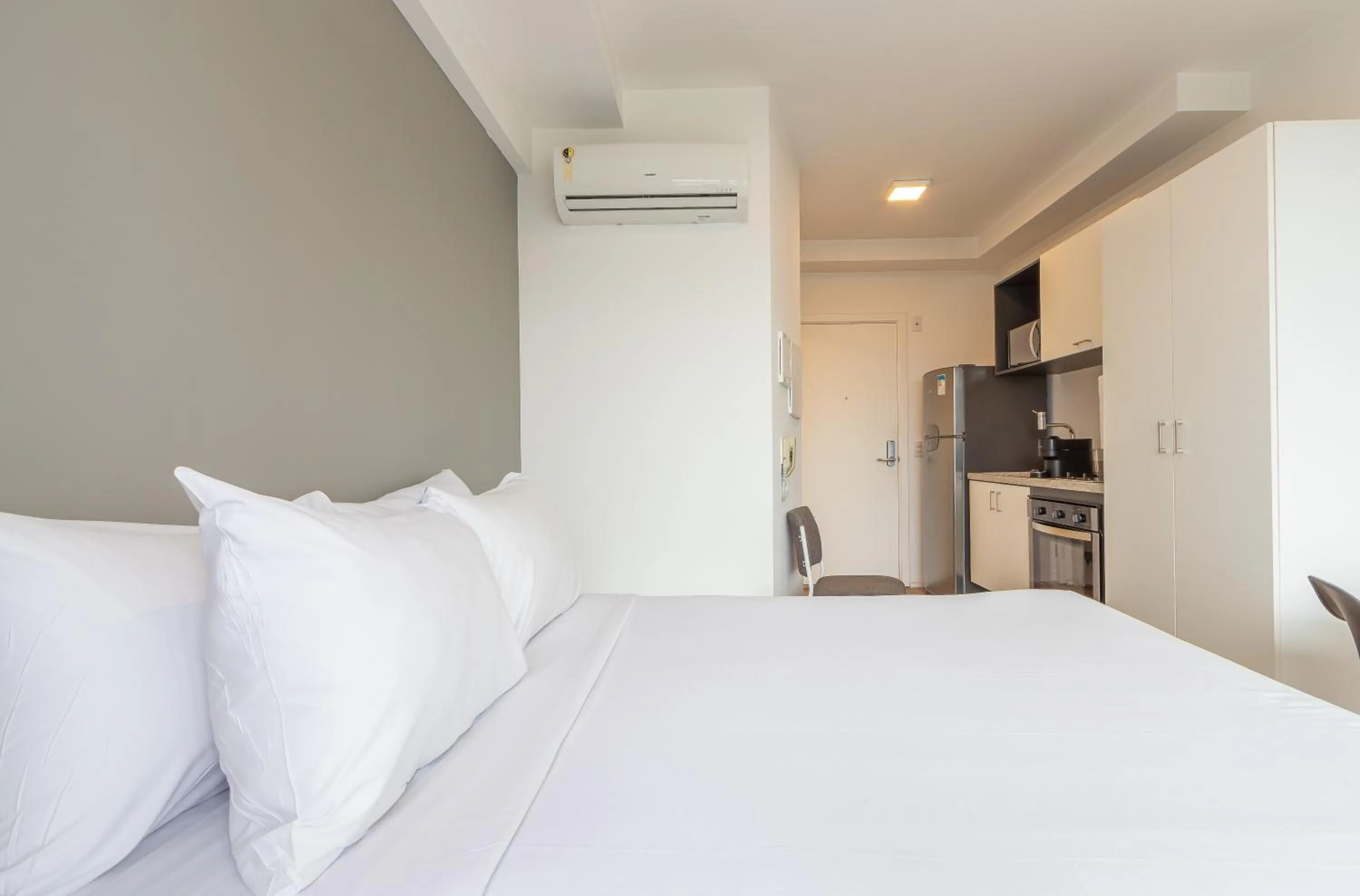 Bed in Setin Downtown Praca da Sé by Viva - Prédio completo com piscina perto de estação de metrô no Centro de São Paulo