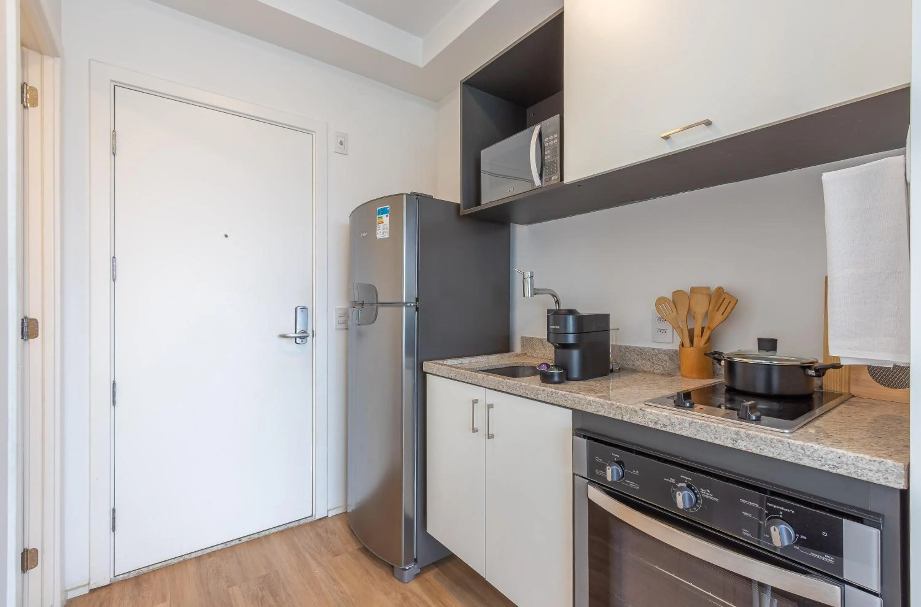 Kitchen or kitchenette in Setin Downtown Praca da Sé by Viva - Prédio completo com piscina perto de estação de metrô no Centro de São Paulo