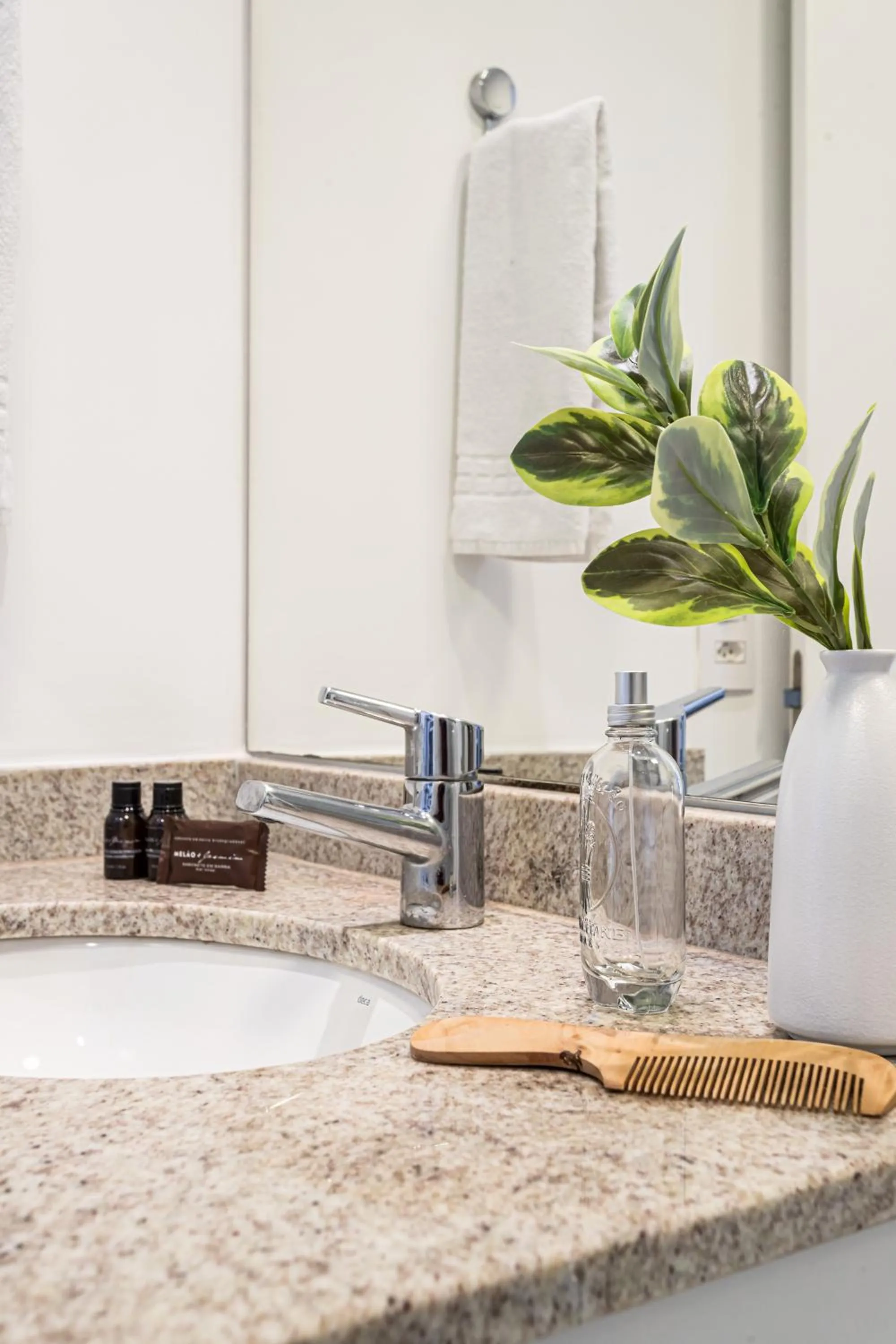 Bathroom in Setin Downtown Praca da Sé by Viva - Prédio completo com piscina perto de estação de metrô no Centro de São Paulo