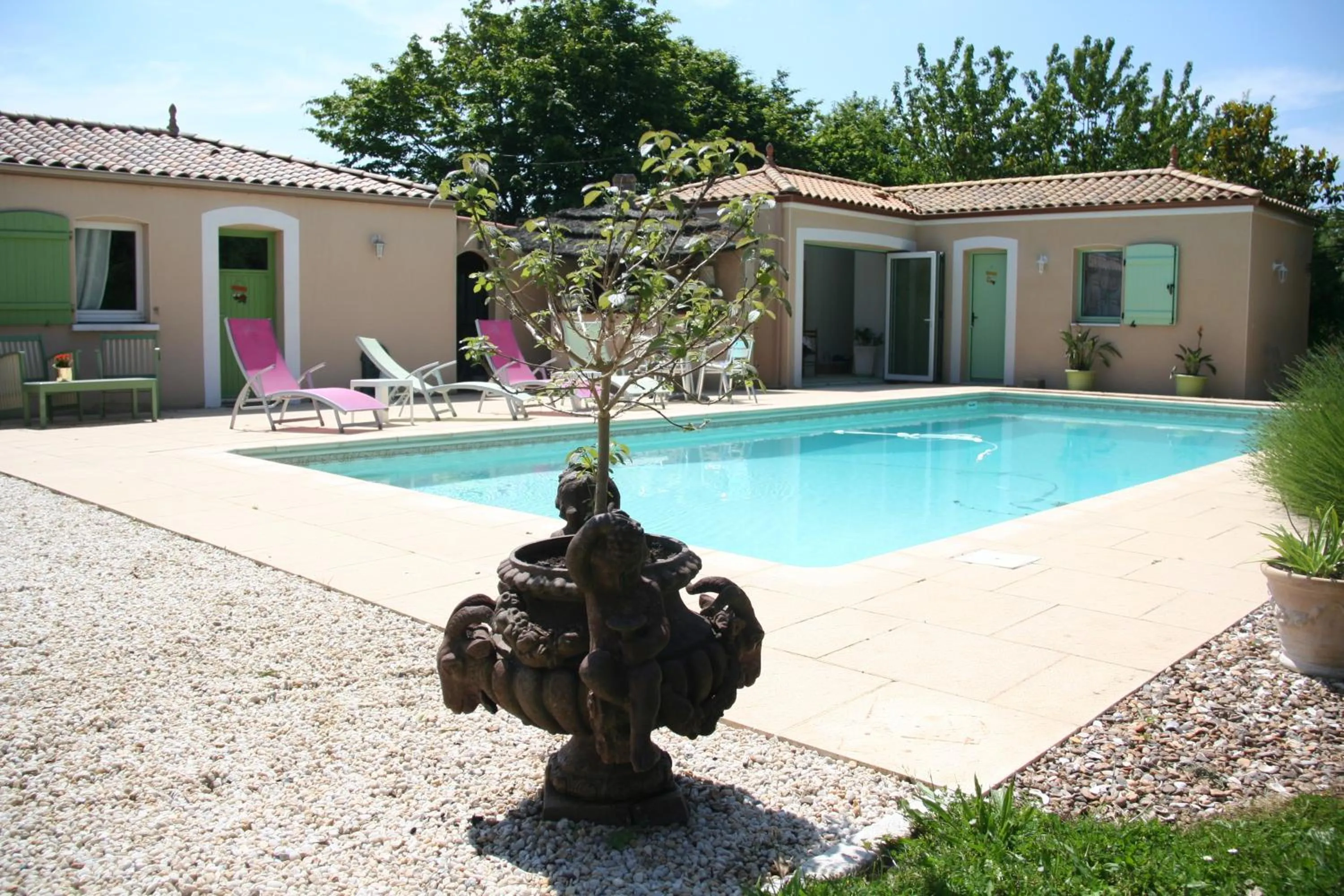 Swimming pool in Une Chambre à la Campagne