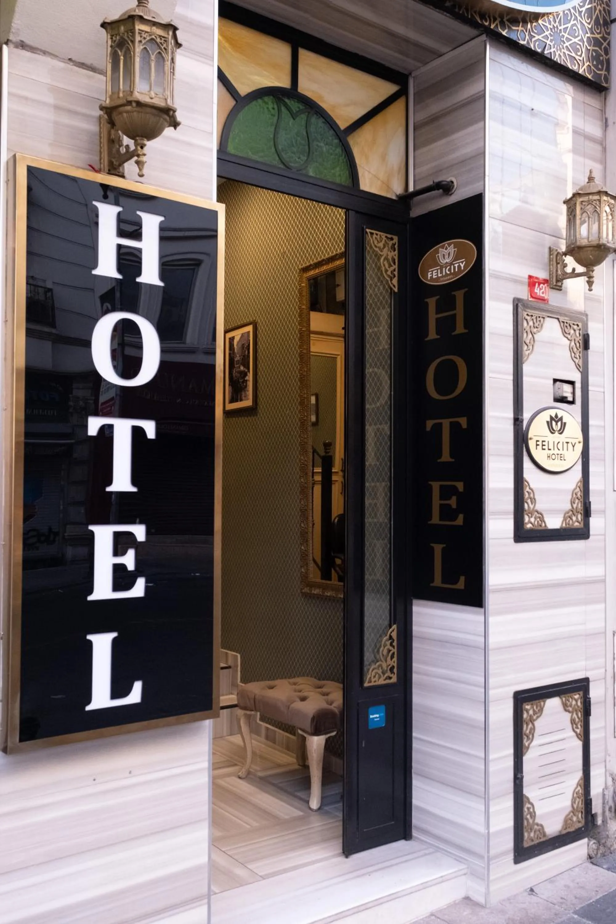 Logo/Certificate/Sign in Felicity Hotel İstanbul