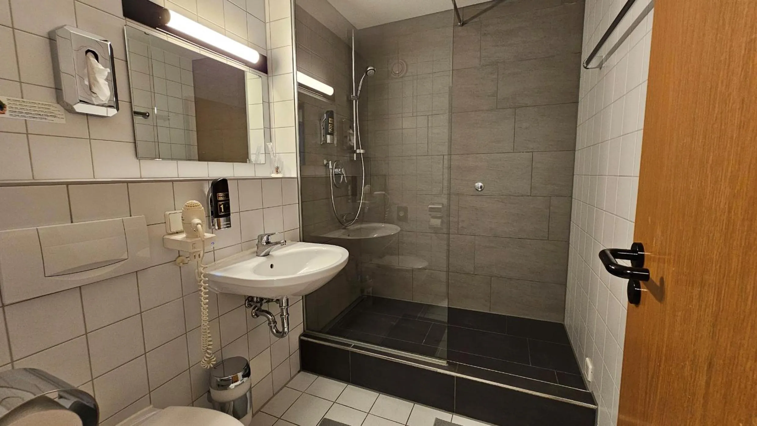 Shower in Elha Hotel