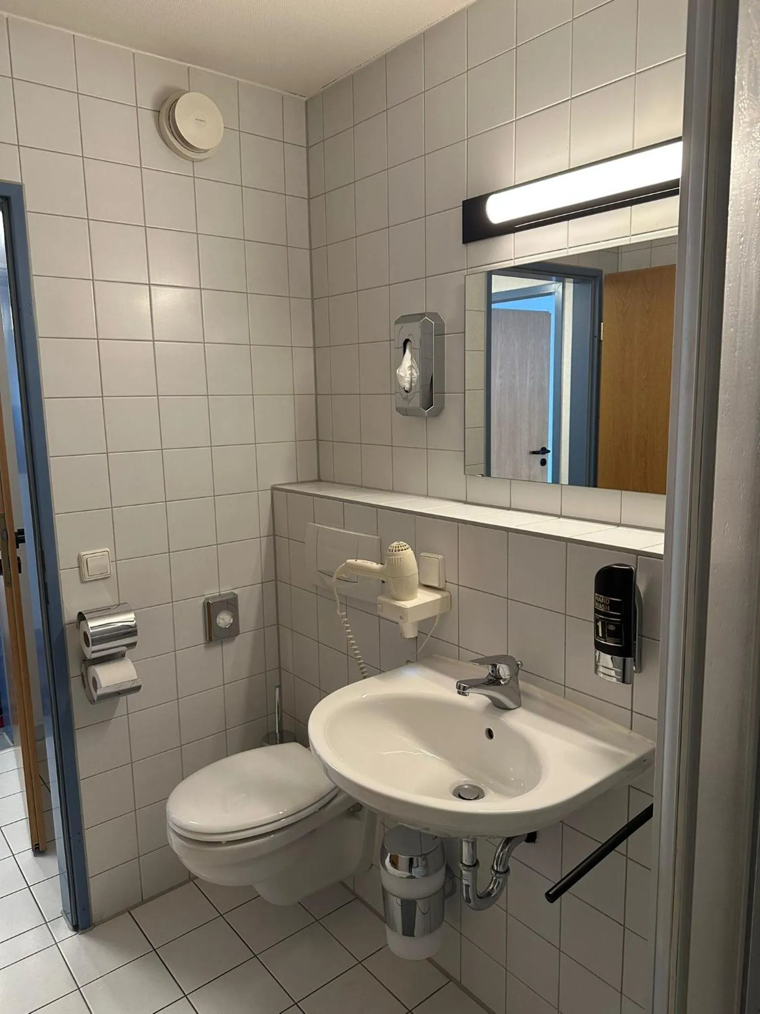 Shower in Elha Hotel