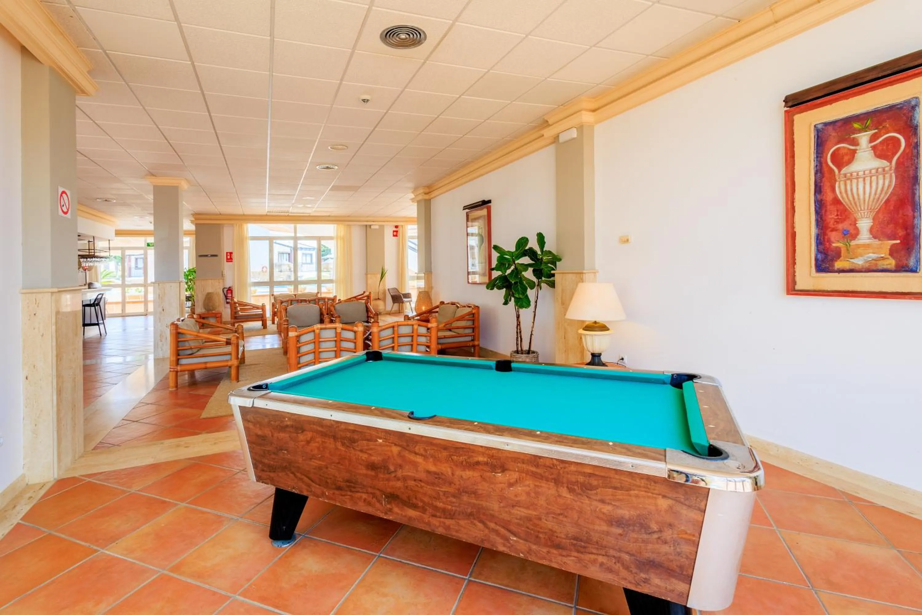 Billiard in Nuramar Aparthotel
