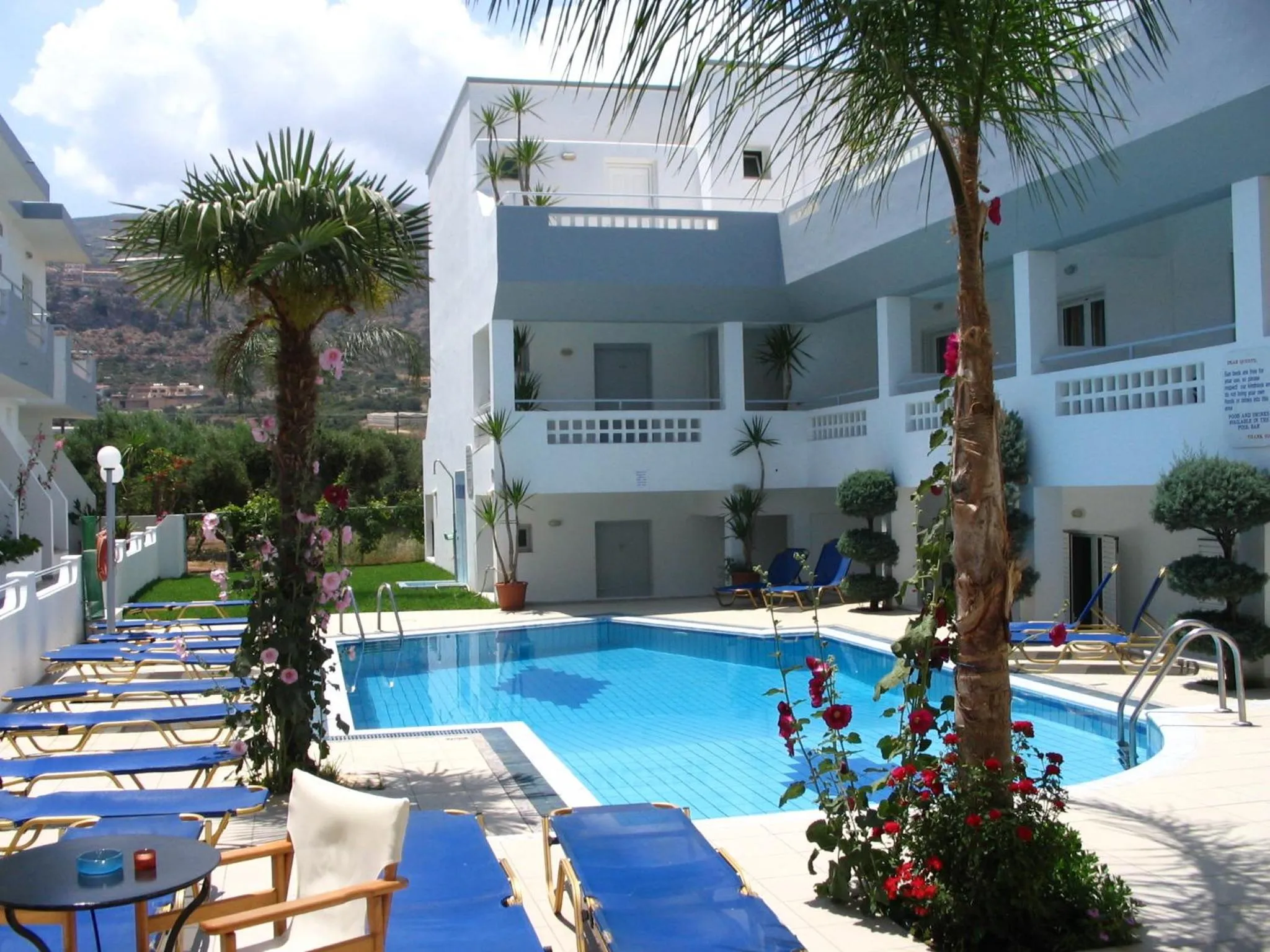 Facade/entrance in Emerald Hotel