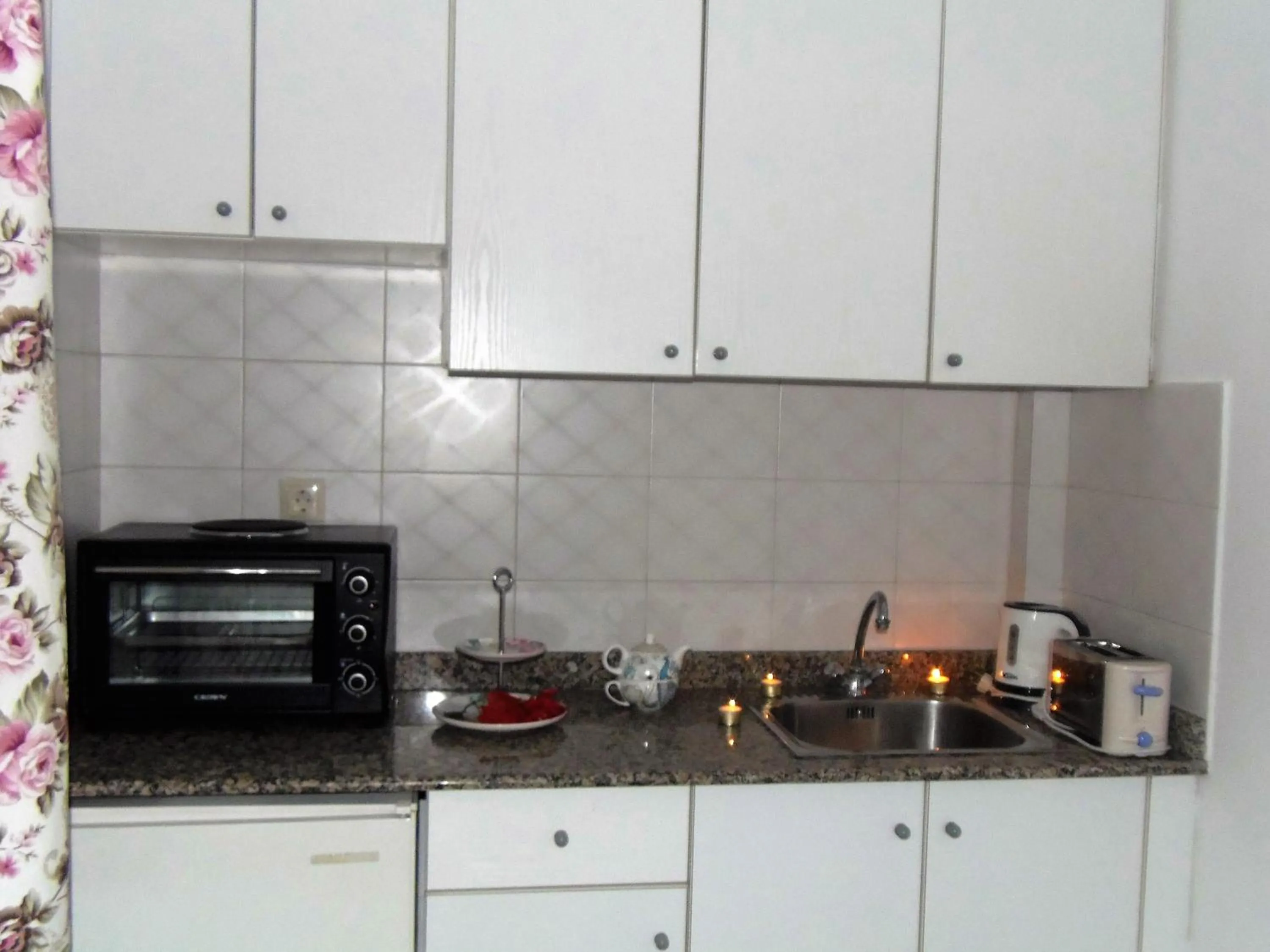 Kitchen or kitchenette in Emerald Hotel