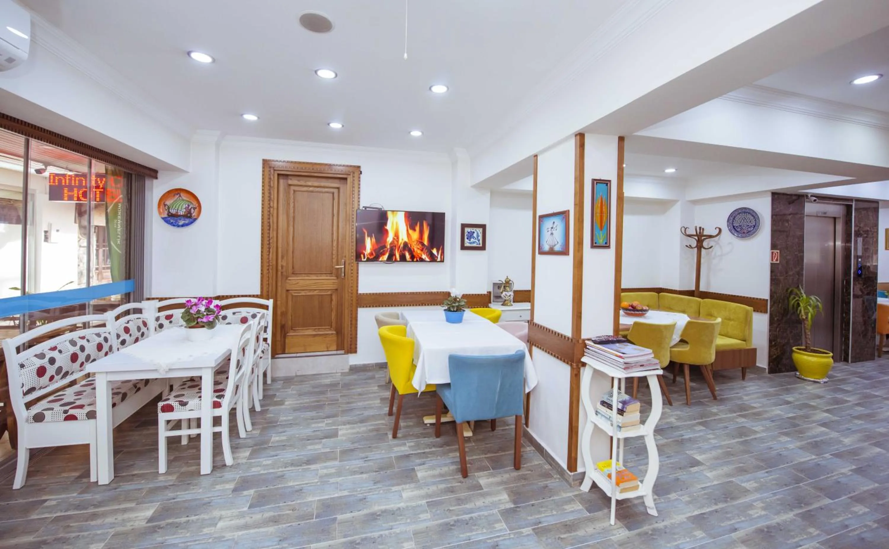 Lobby or reception in Infinity City Hotel