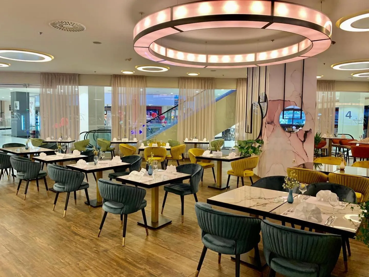 Restaurant/places to eat in Hotel Mepas