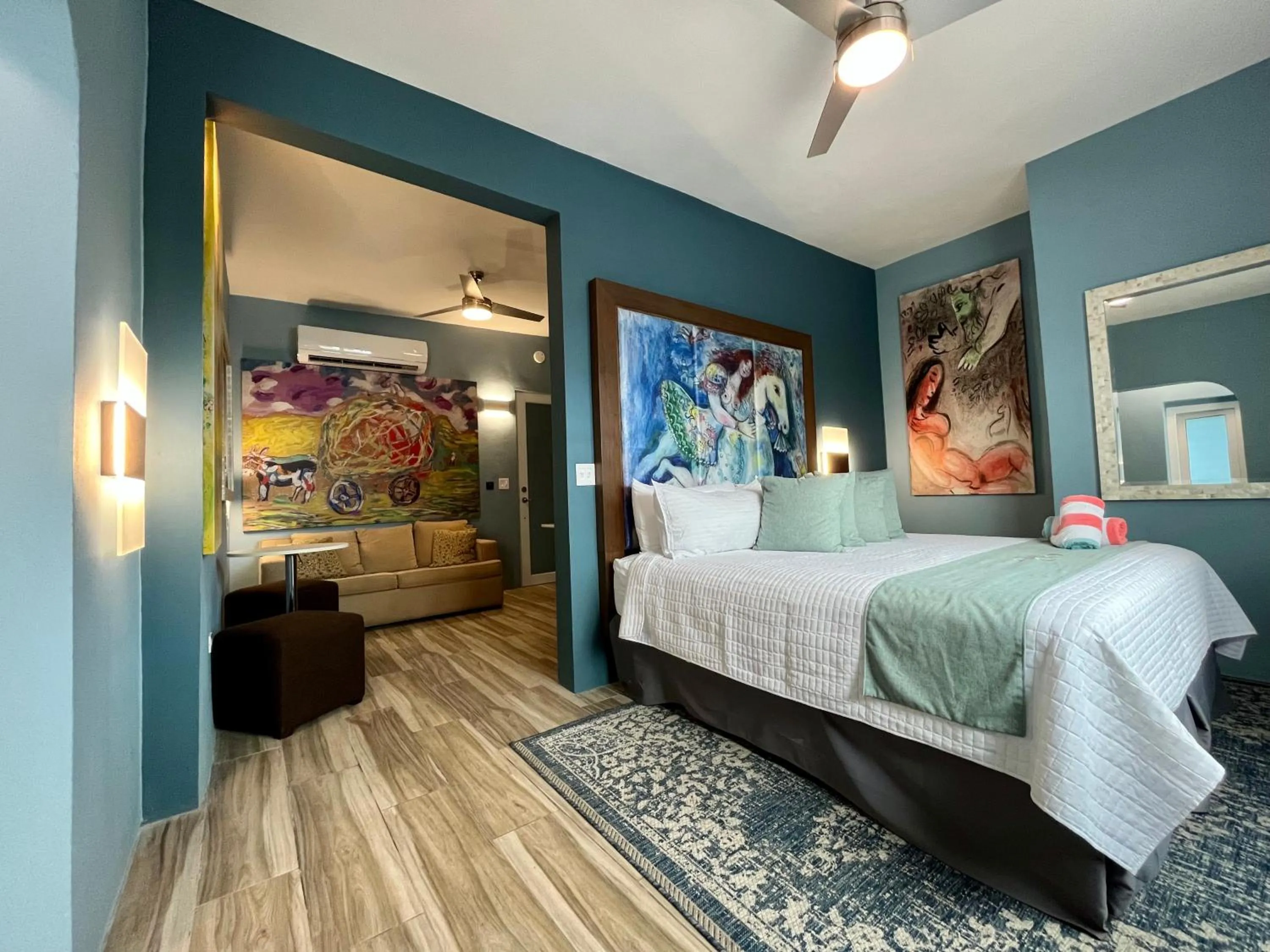 Bed in Old Crow Hotel and Suites