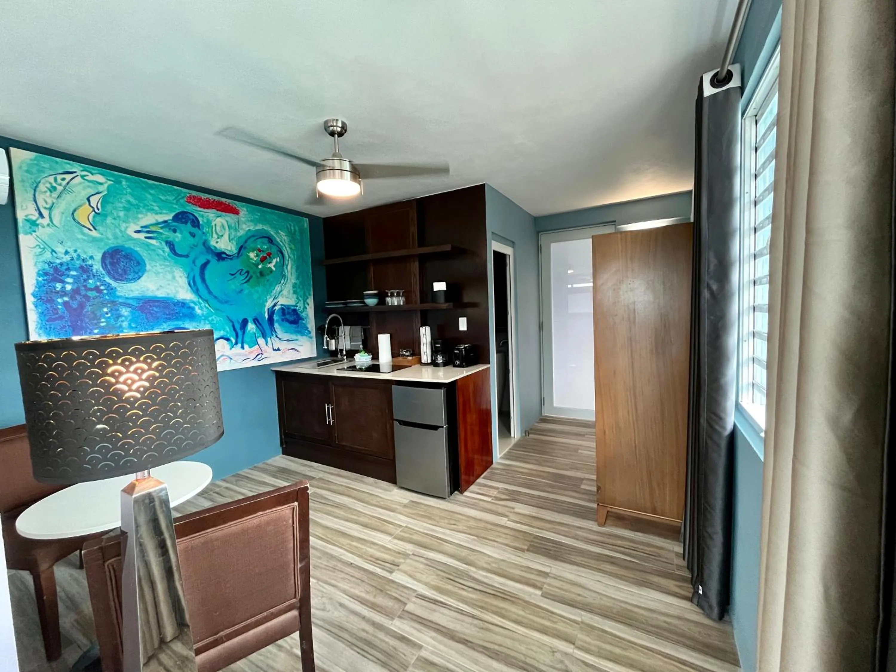 Old Crow Hotel and Suites