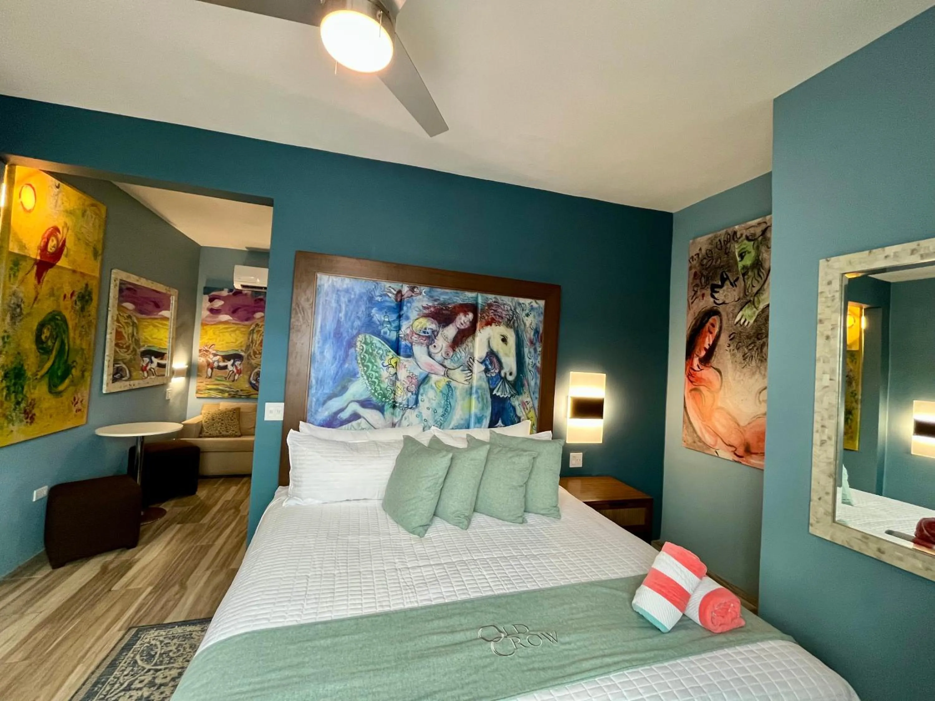 Bed in Old Crow Hotel and Suites