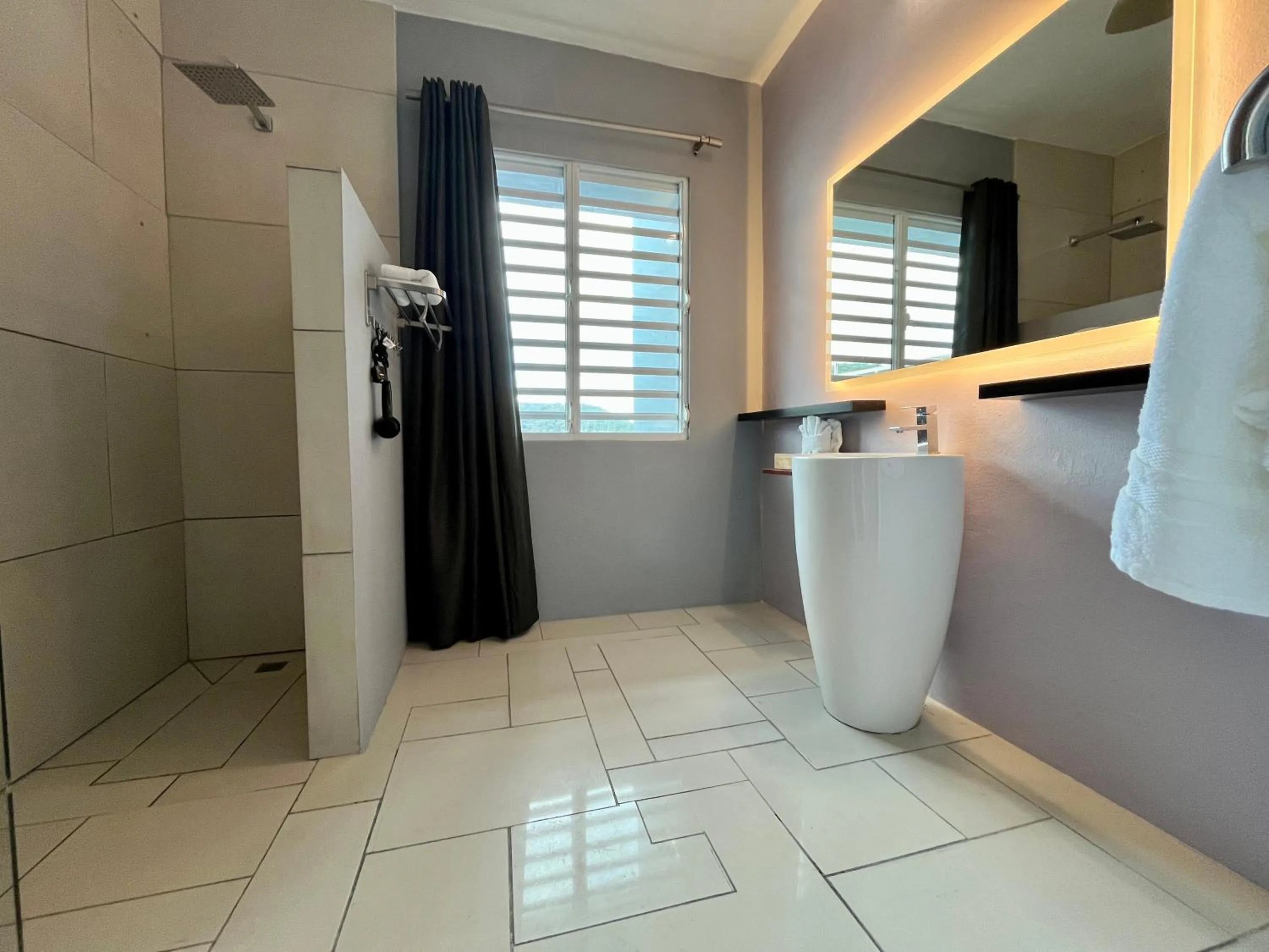 Old Crow Hotel and Suites