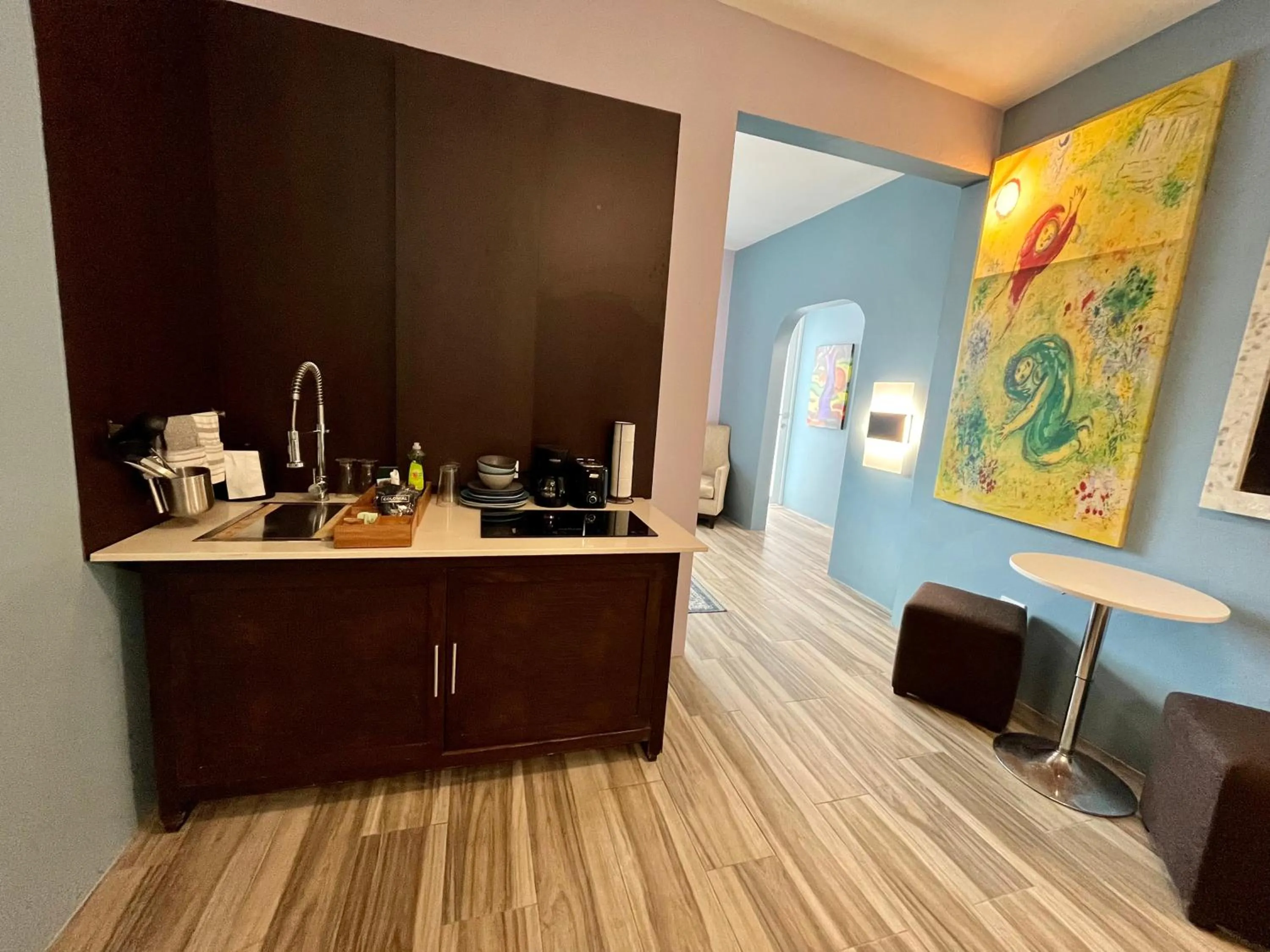 Old Crow Hotel and Suites