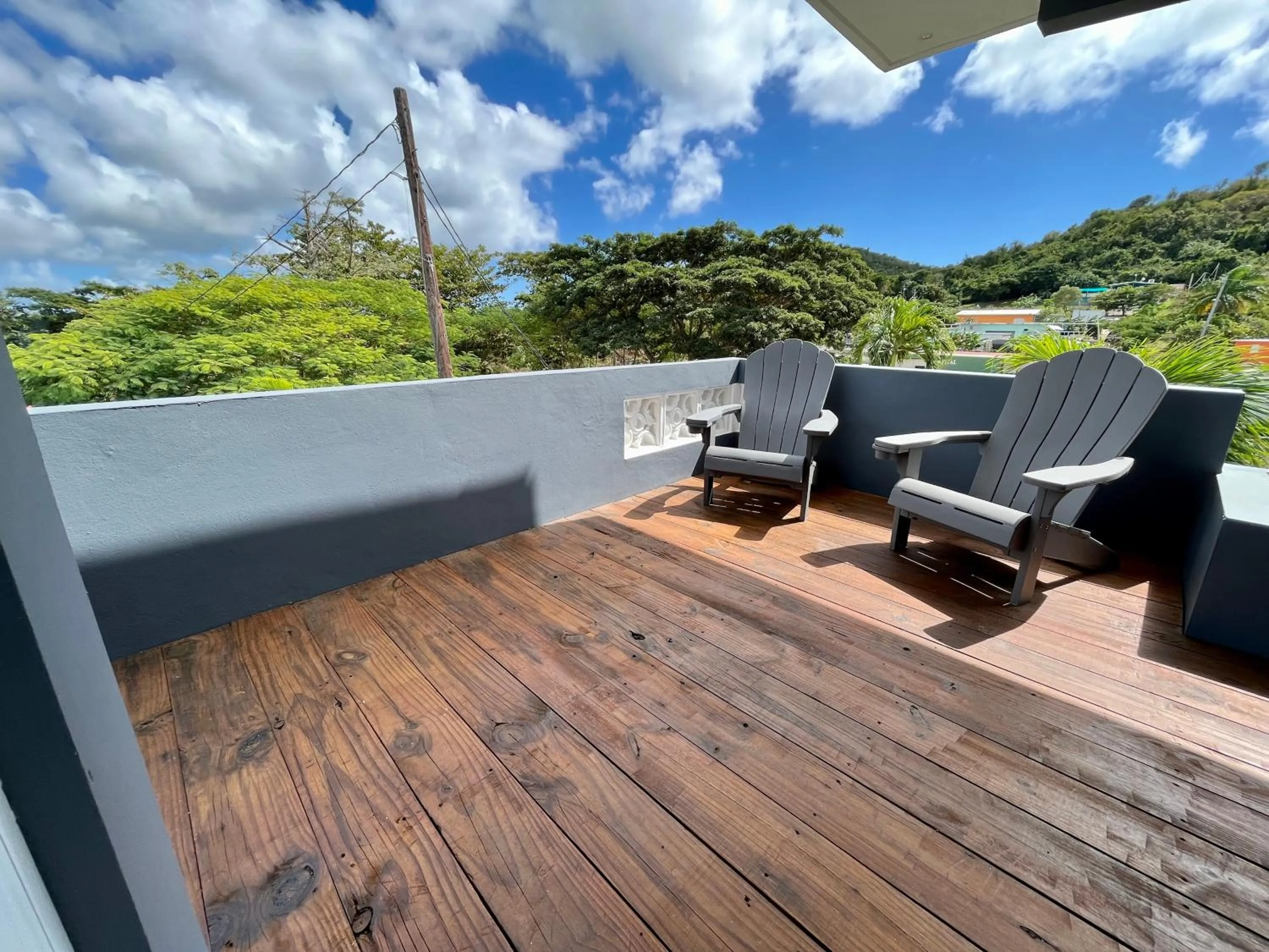 Old Crow Hotel and Suites