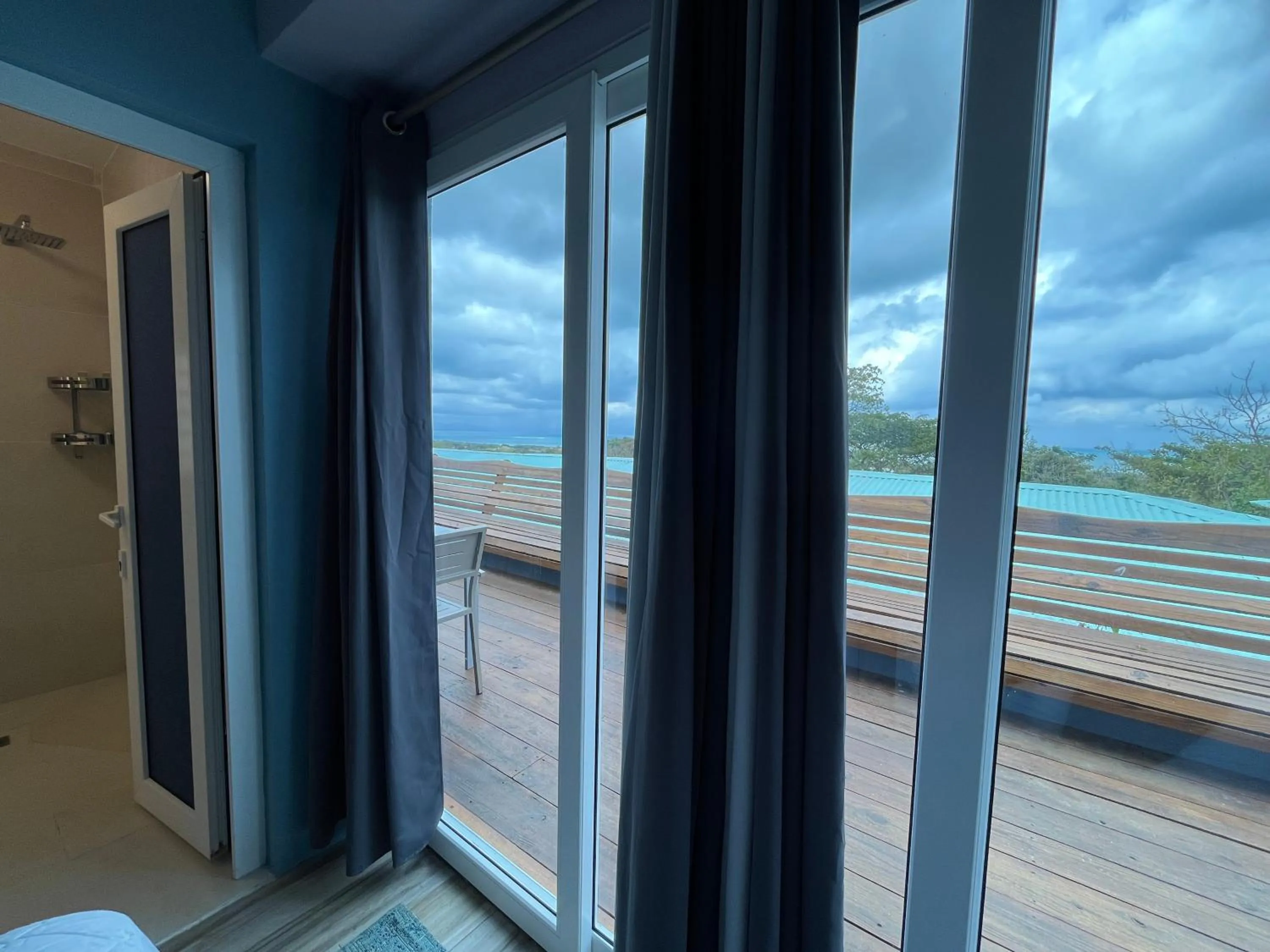 Old Crow Hotel and Suites