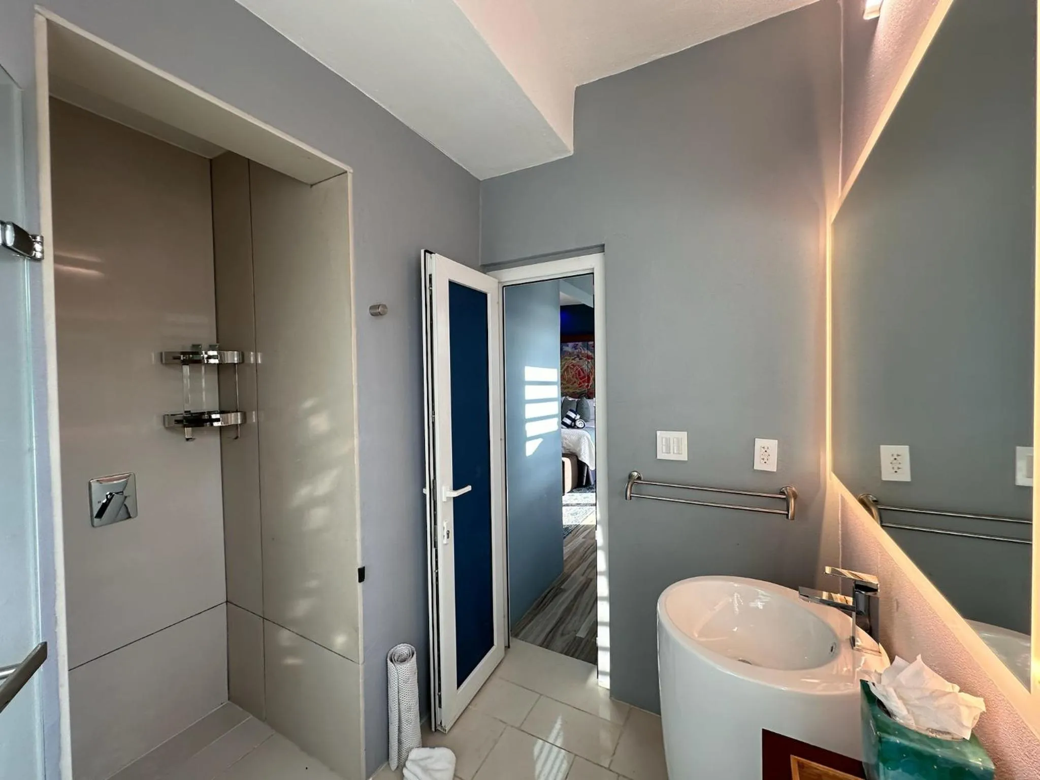 Old Crow Hotel and Suites