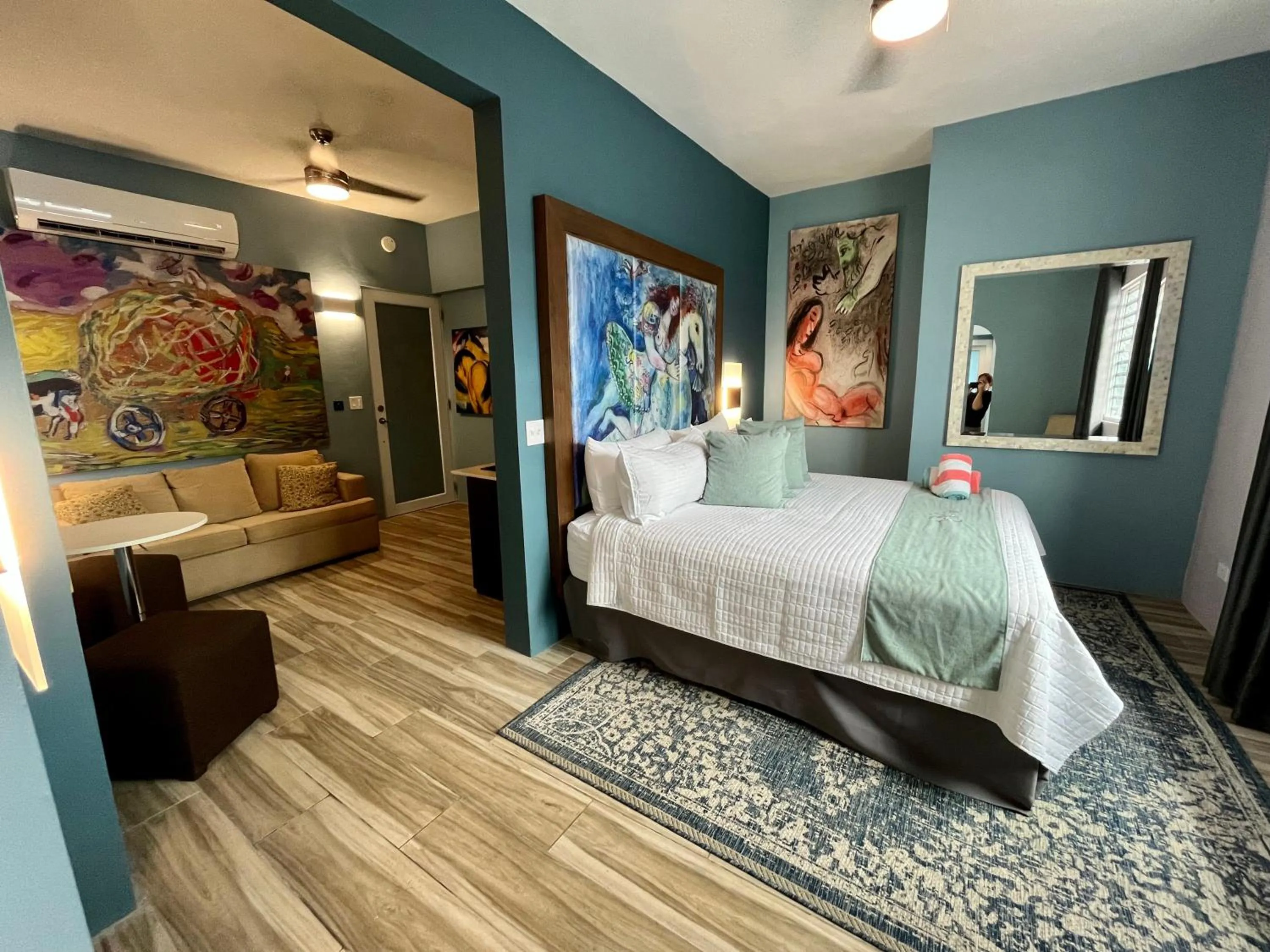 Bed in Old Crow Hotel and Suites