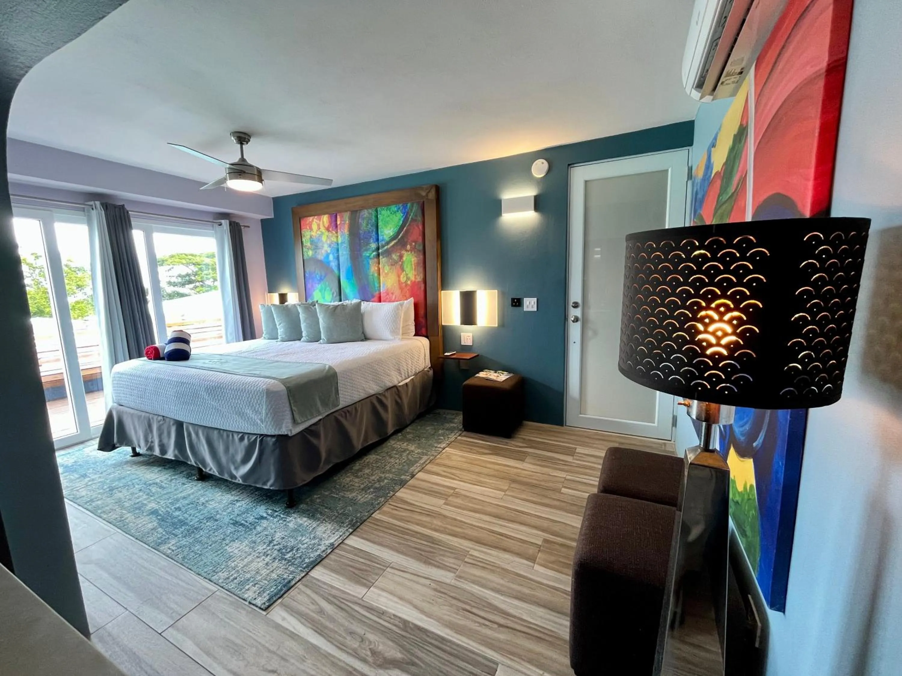 Bed in Old Crow Hotel and Suites