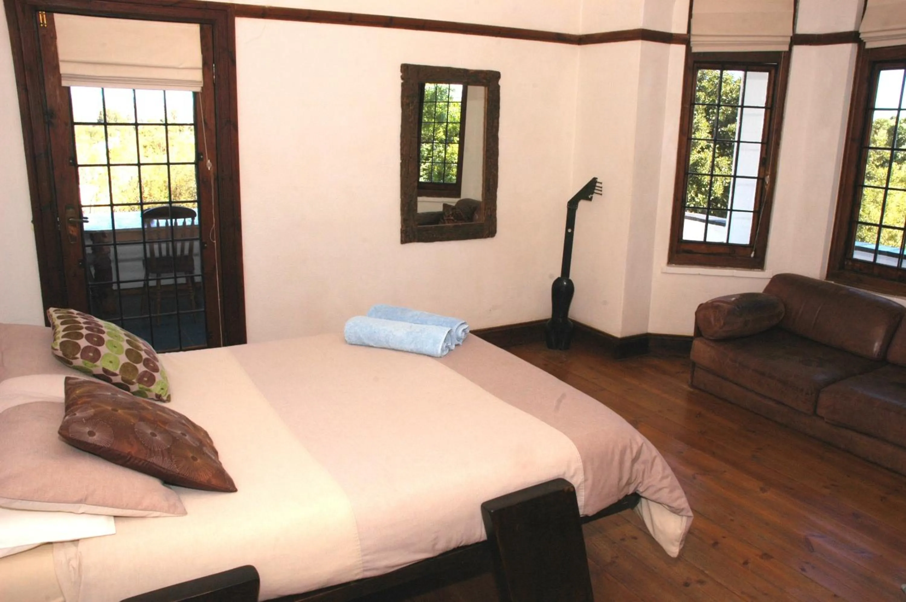 Photo of the whole room, Bed in Karoo Soul
