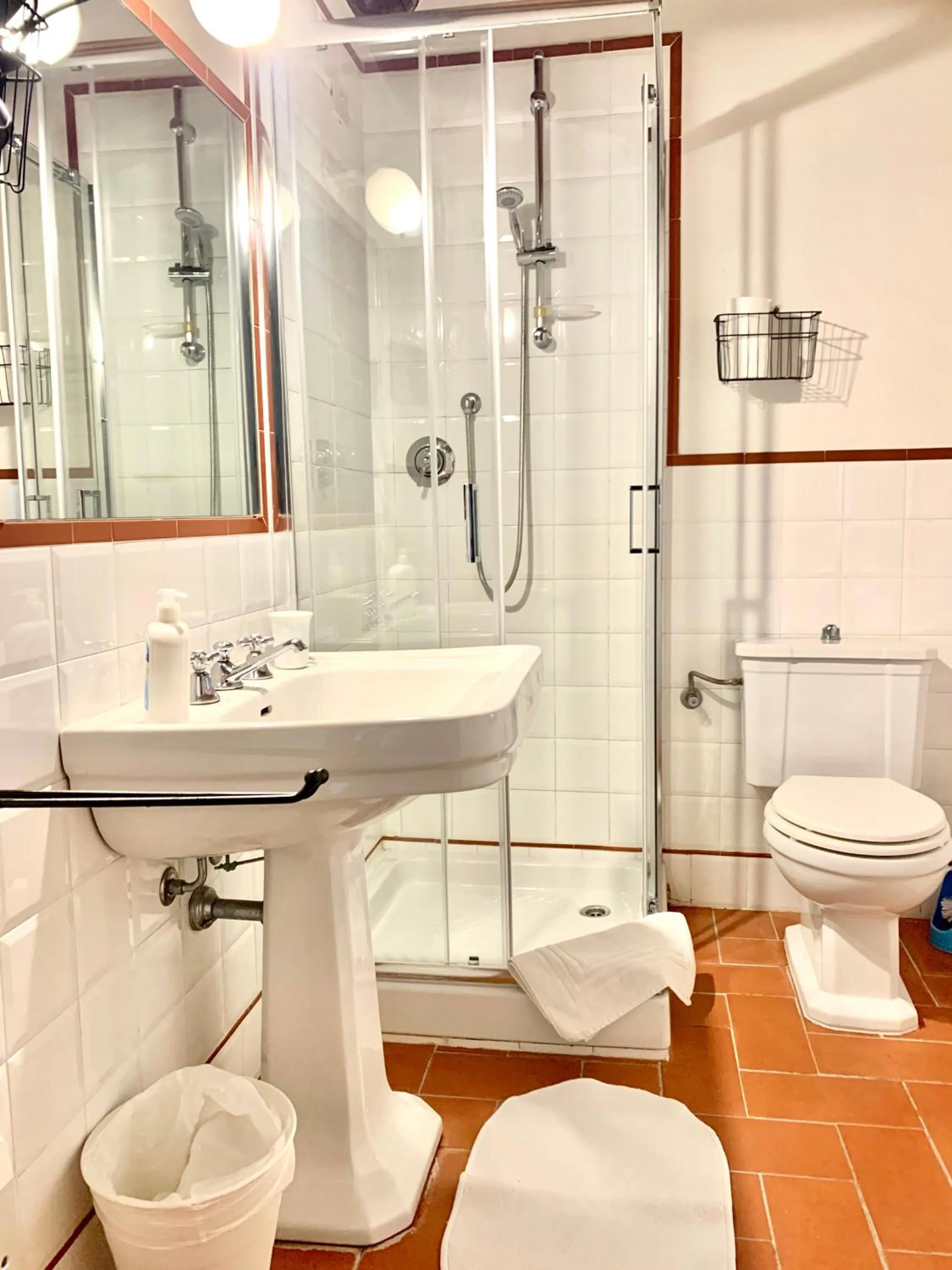 Shower in Fattoria Lornano Winery