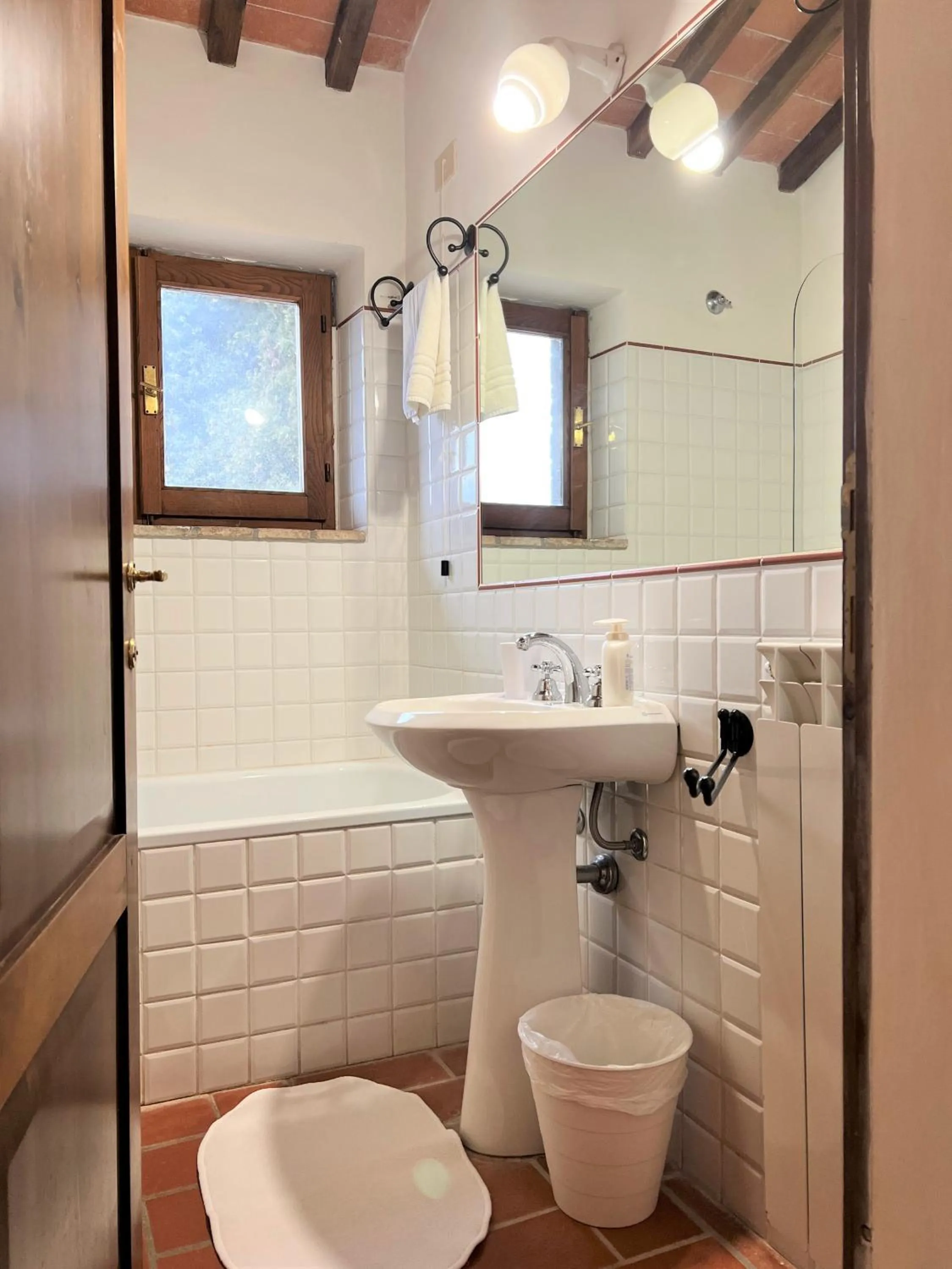 Bathroom in Fattoria Lornano Winery