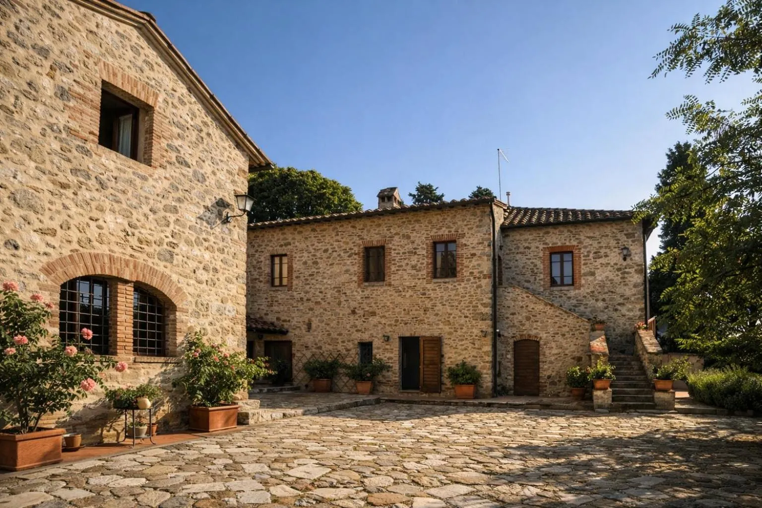 Inner courtyard view in Fattoria Lornano Winery