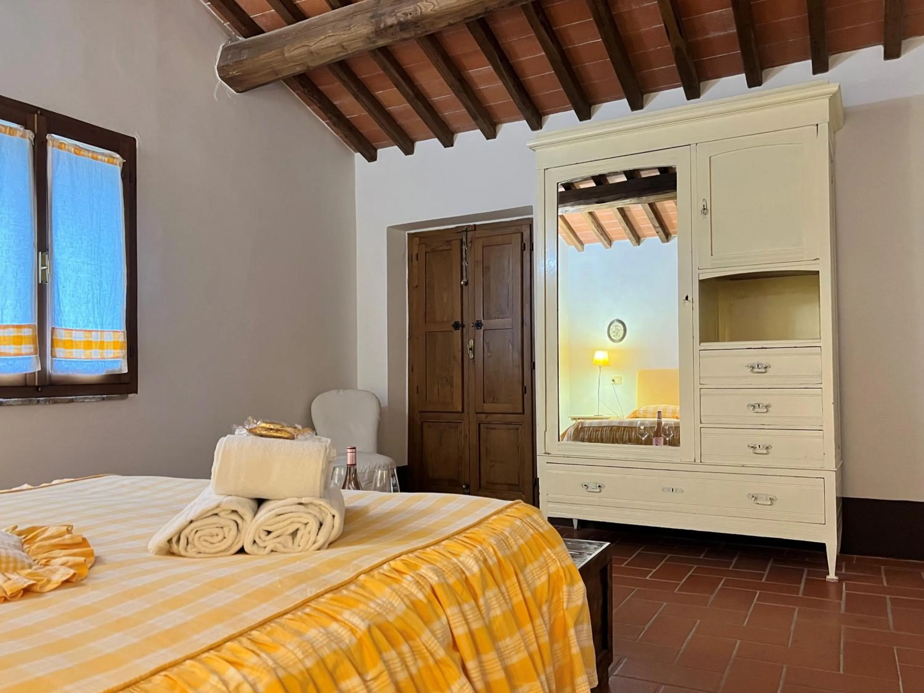 Bedroom, Bed in Fattoria Lornano Winery