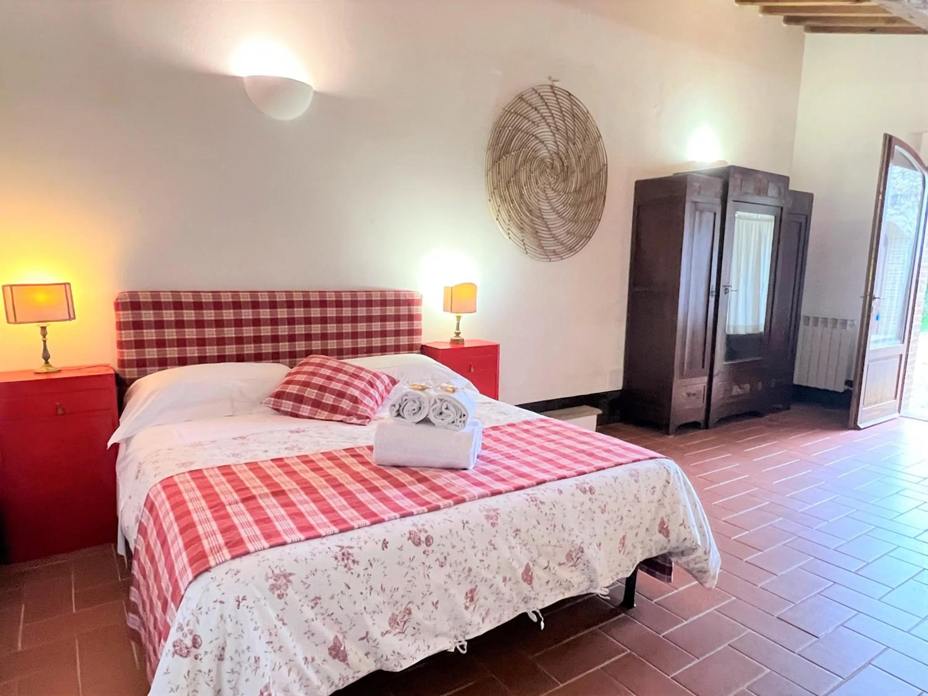 Bed in Fattoria Lornano Winery