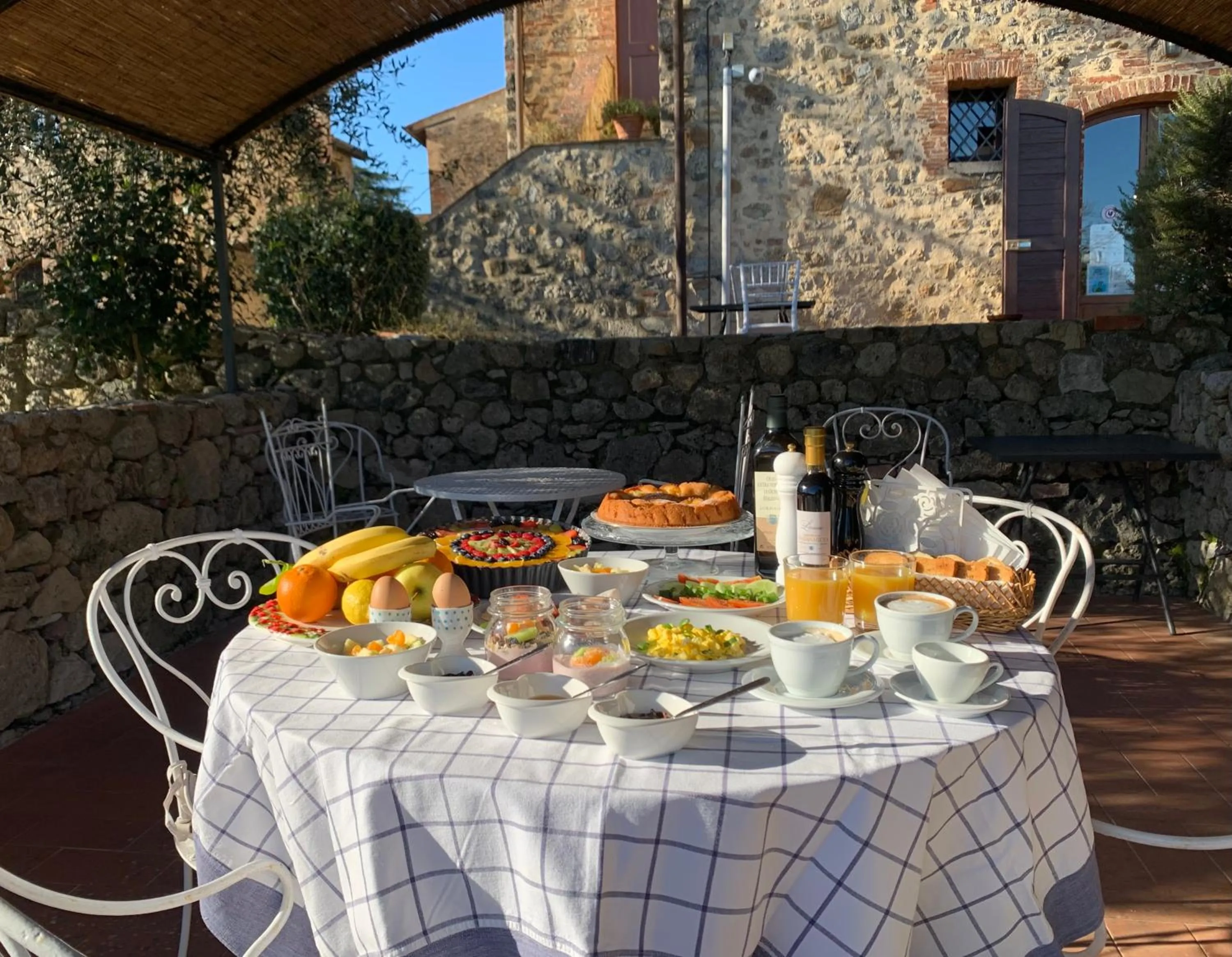Breakfast in Fattoria Lornano Winery