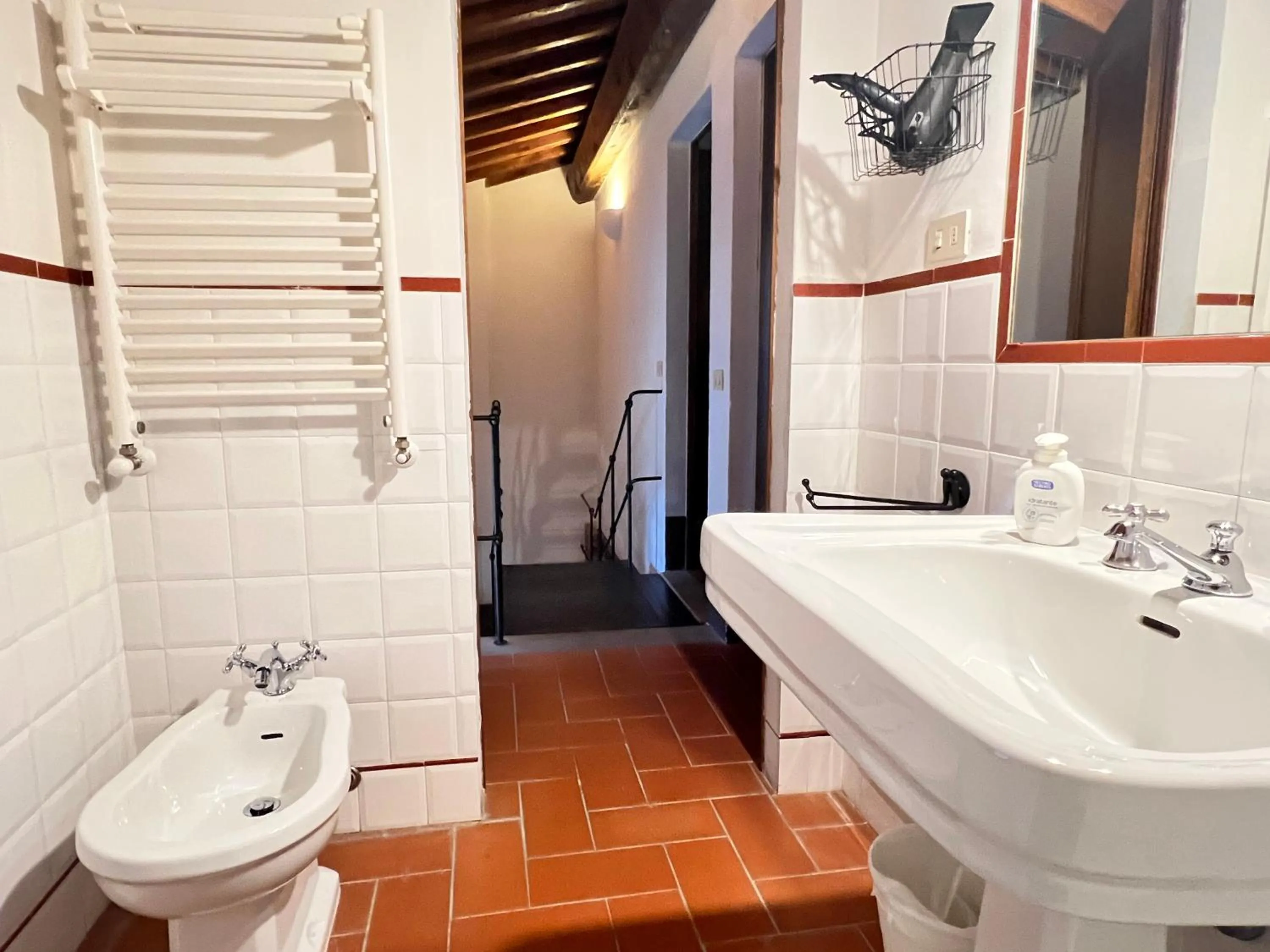 Bathroom in Fattoria Lornano Winery